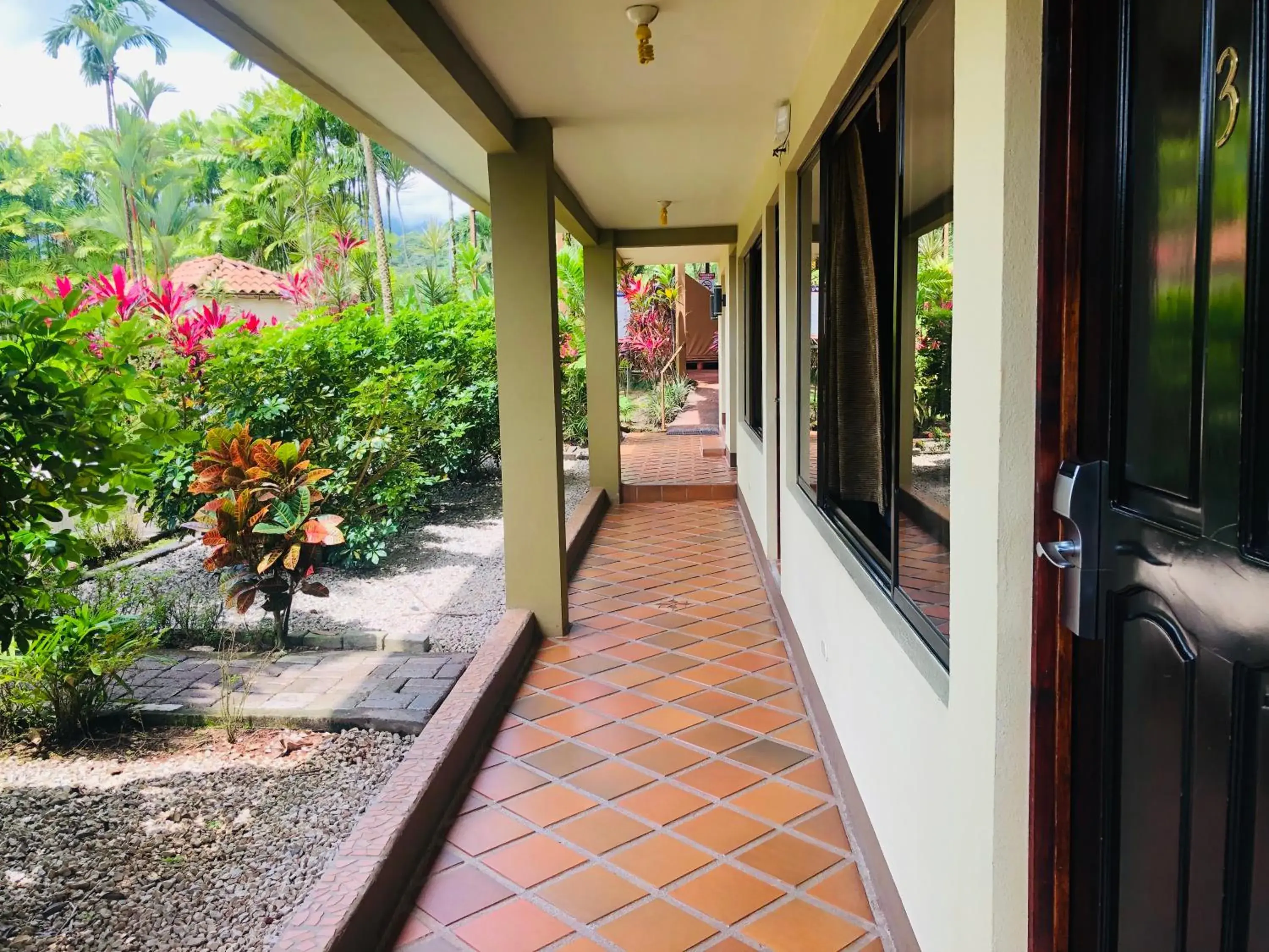 Bed in 8-Bed Mixed Dormitory Room in Arenal Backpackers Resort Bed in 8-Bed Mixed Dormitory Room in Arenal Backpackers Resort