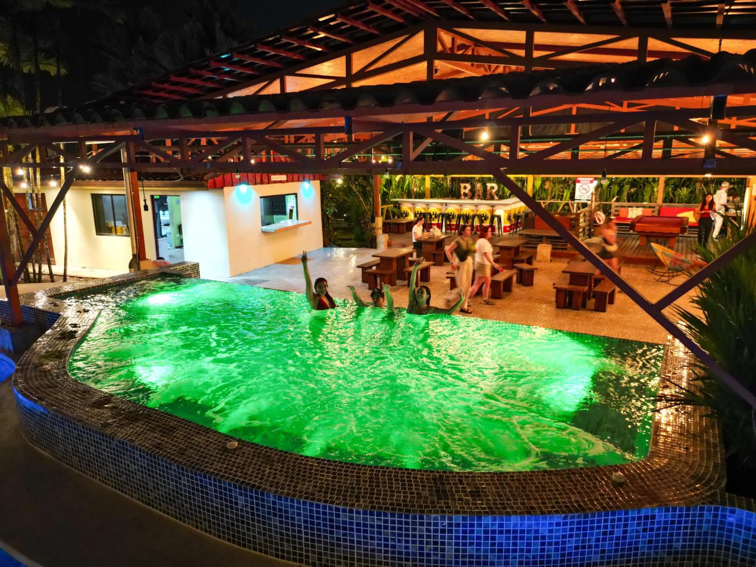 Property building in Arenal Backpackers Resort