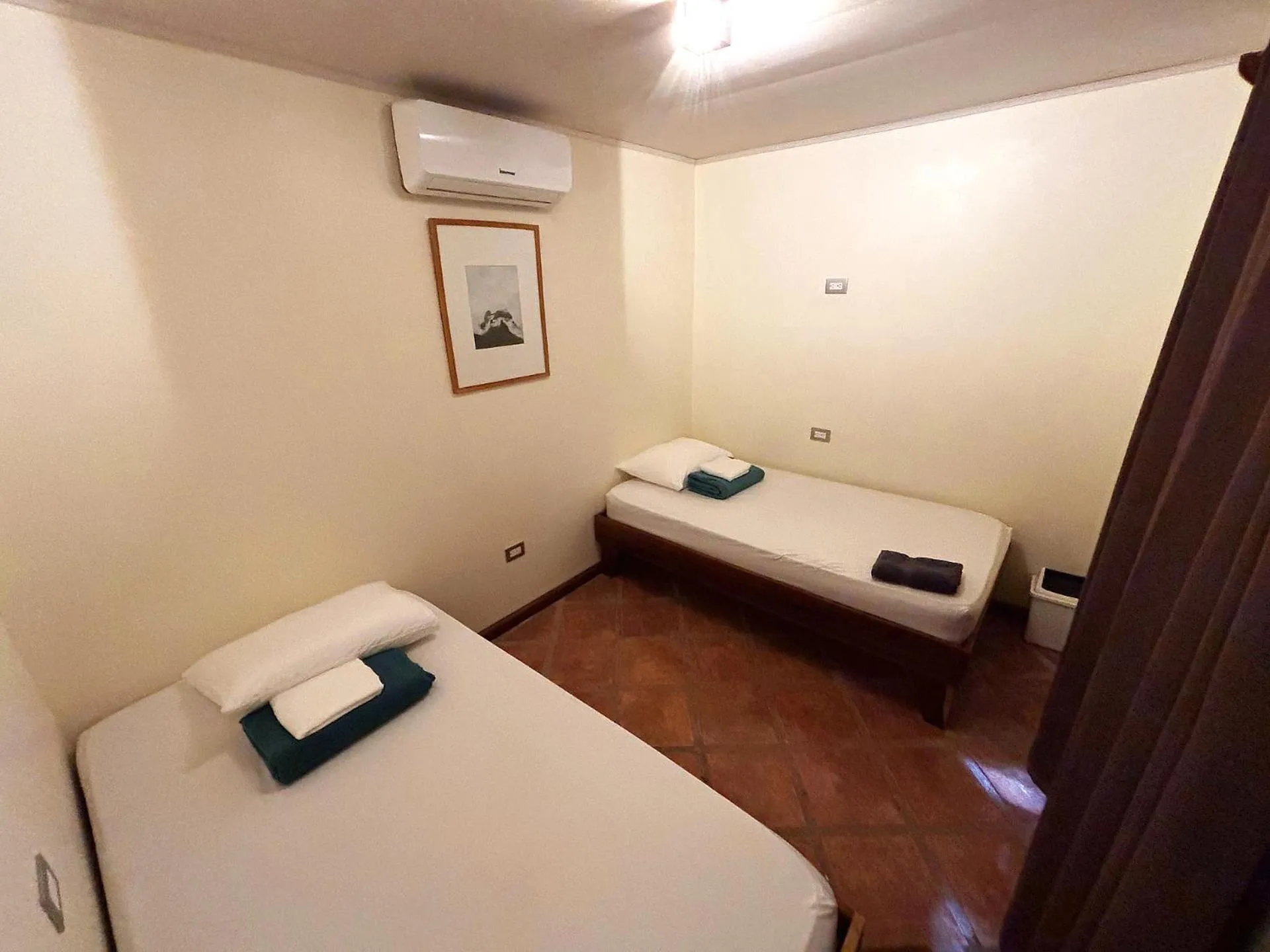 Photo of the whole room, Bed in Arenal Backpackers Resort