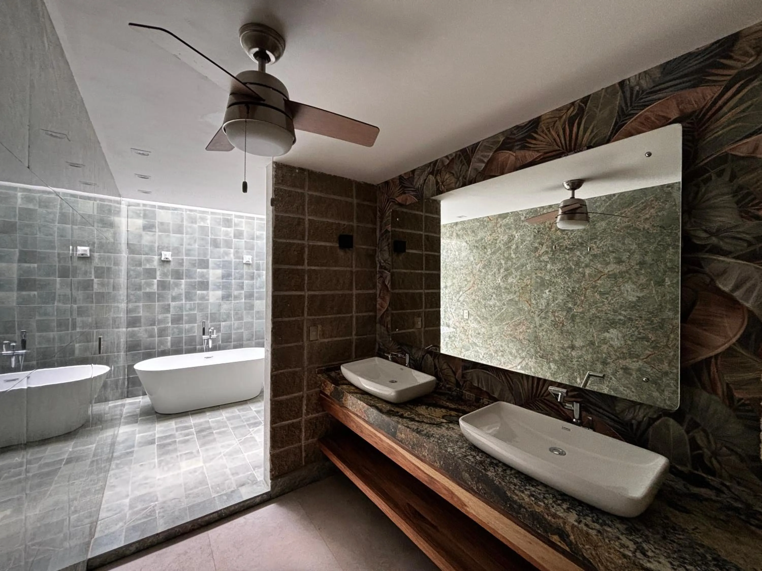 Shower in Arenal Backpackers Resort