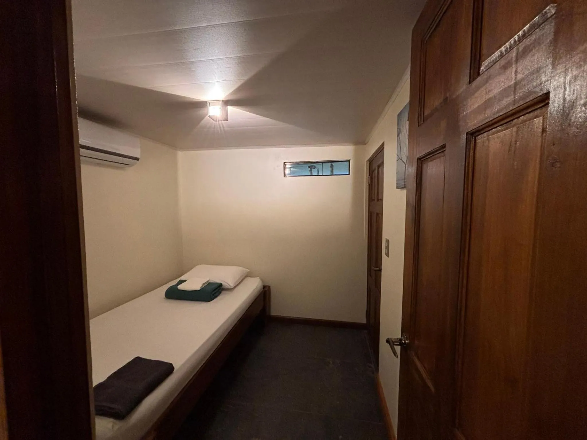 Property building, Bed in Arenal Backpackers Resort