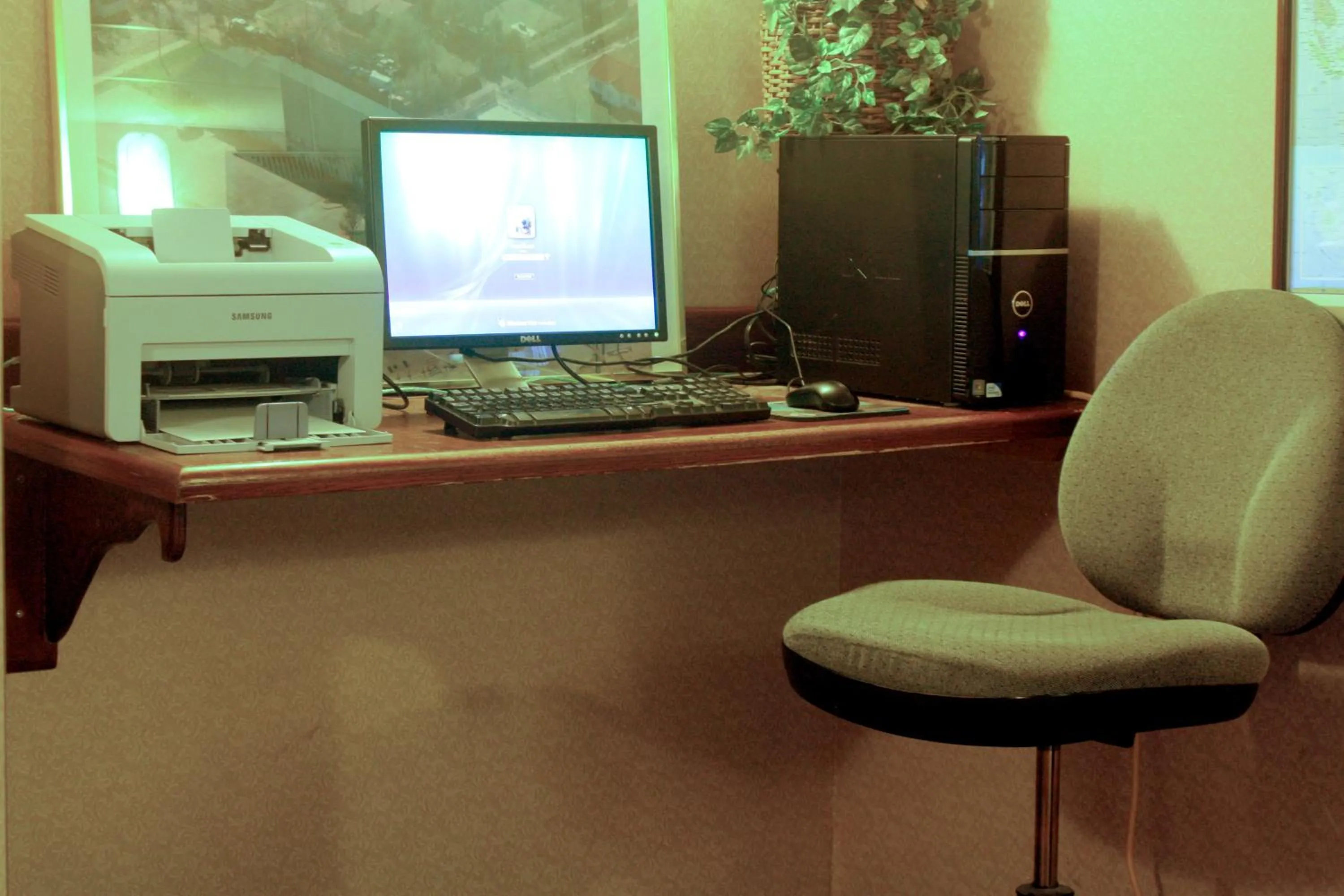 Business facilities in Garden City Inn