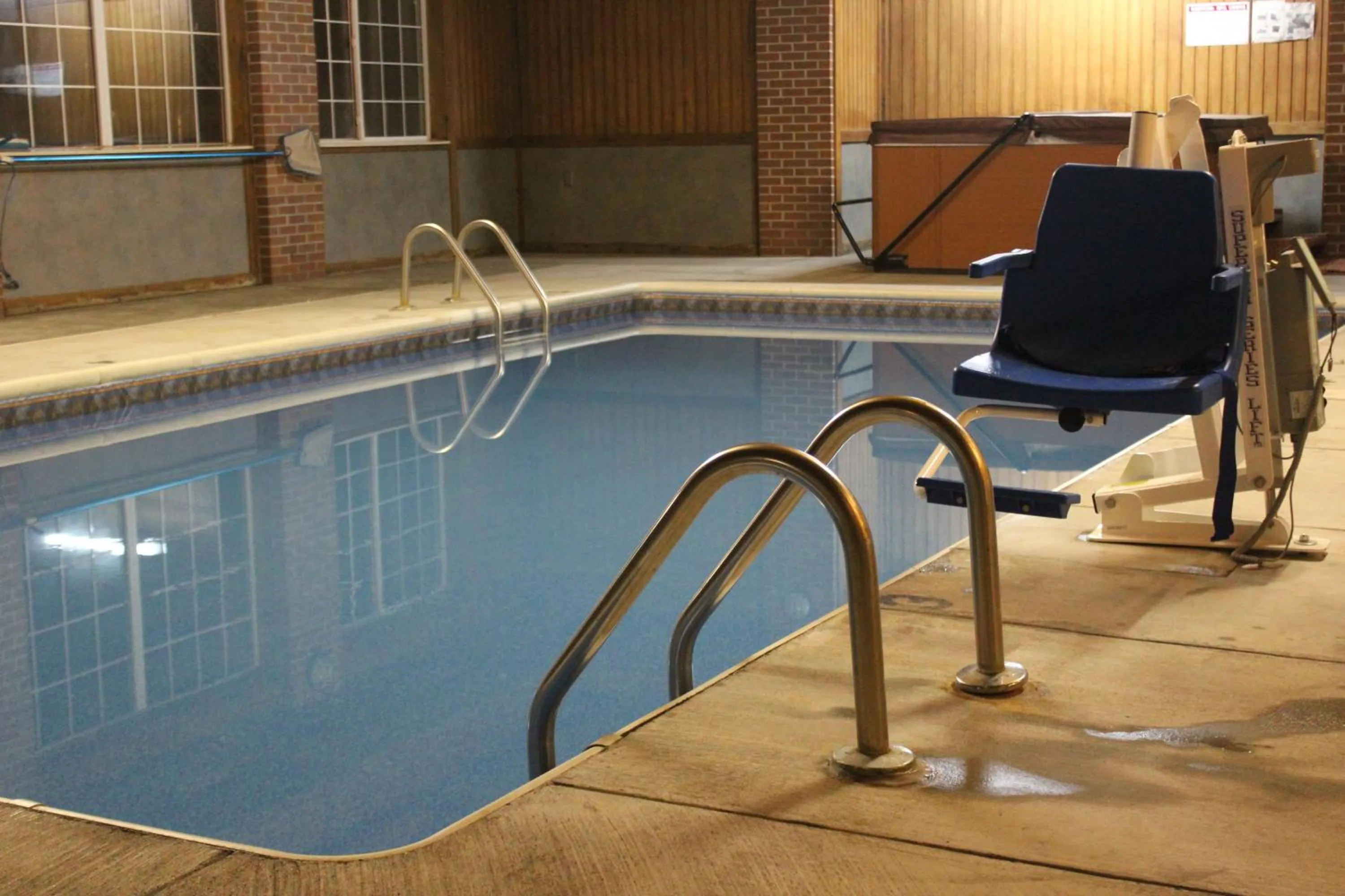 Swimming pool in Garden City Inn