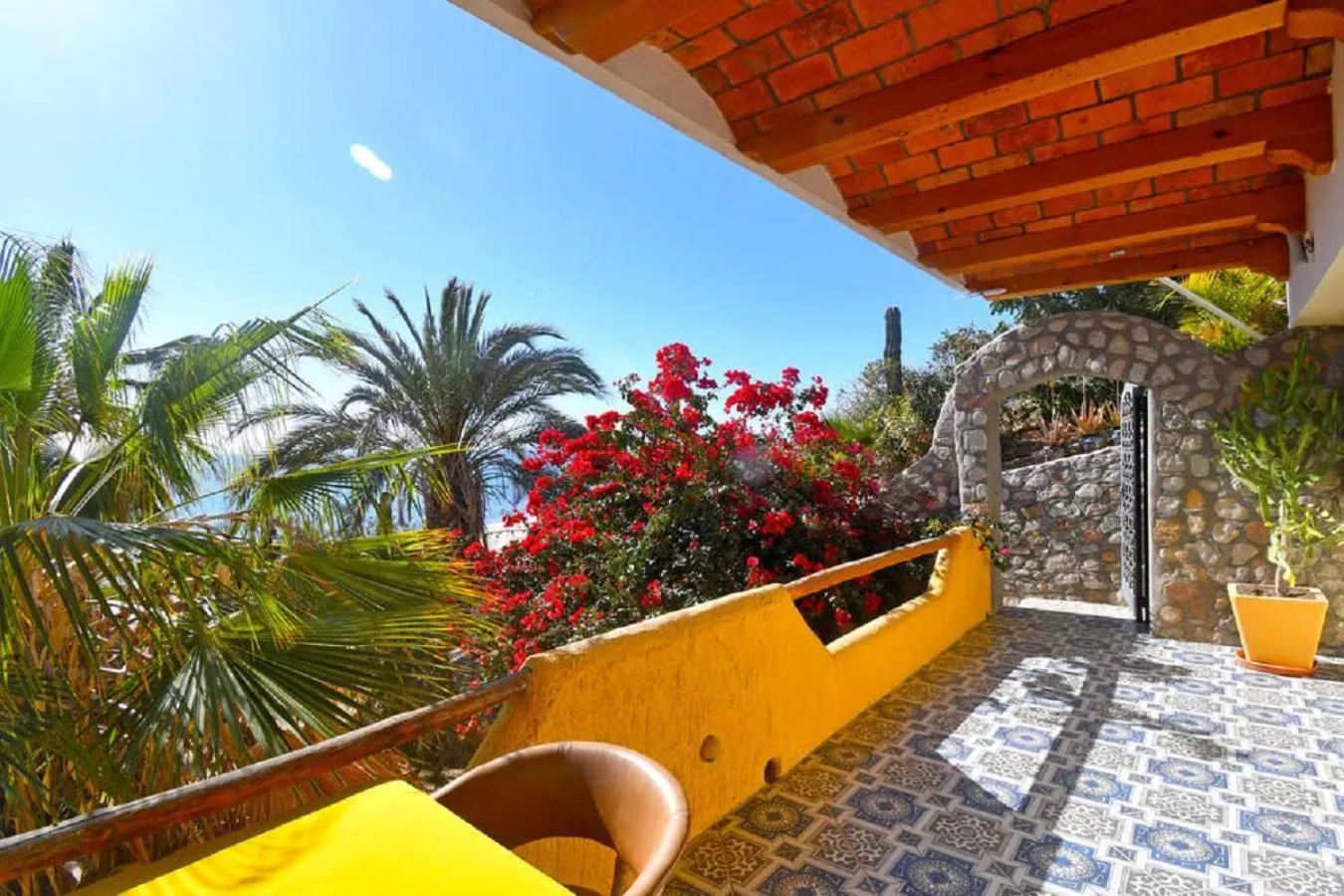 Restaurant/places to eat in Ventana Bay Resort