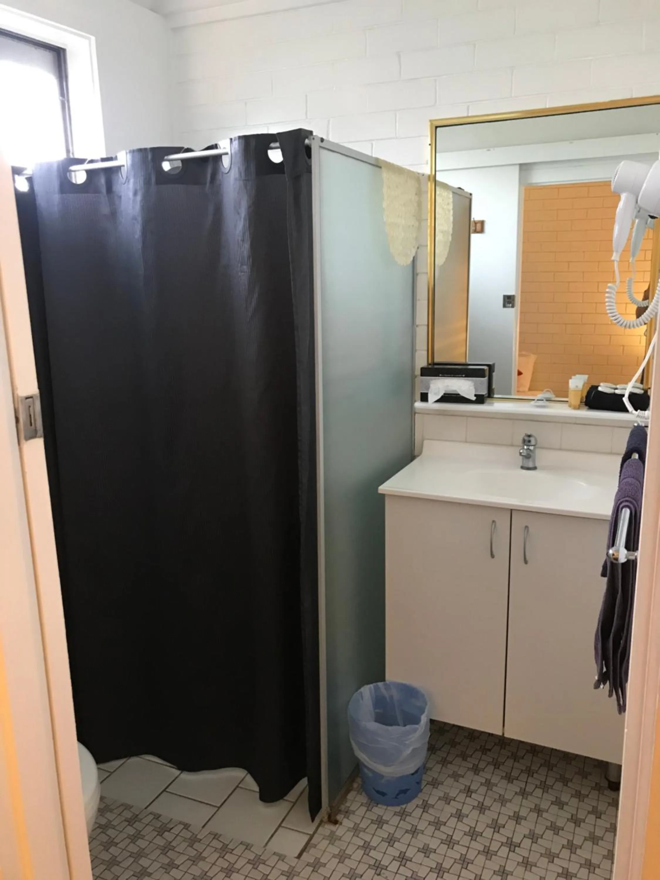 Bathroom in Kaputar Motel