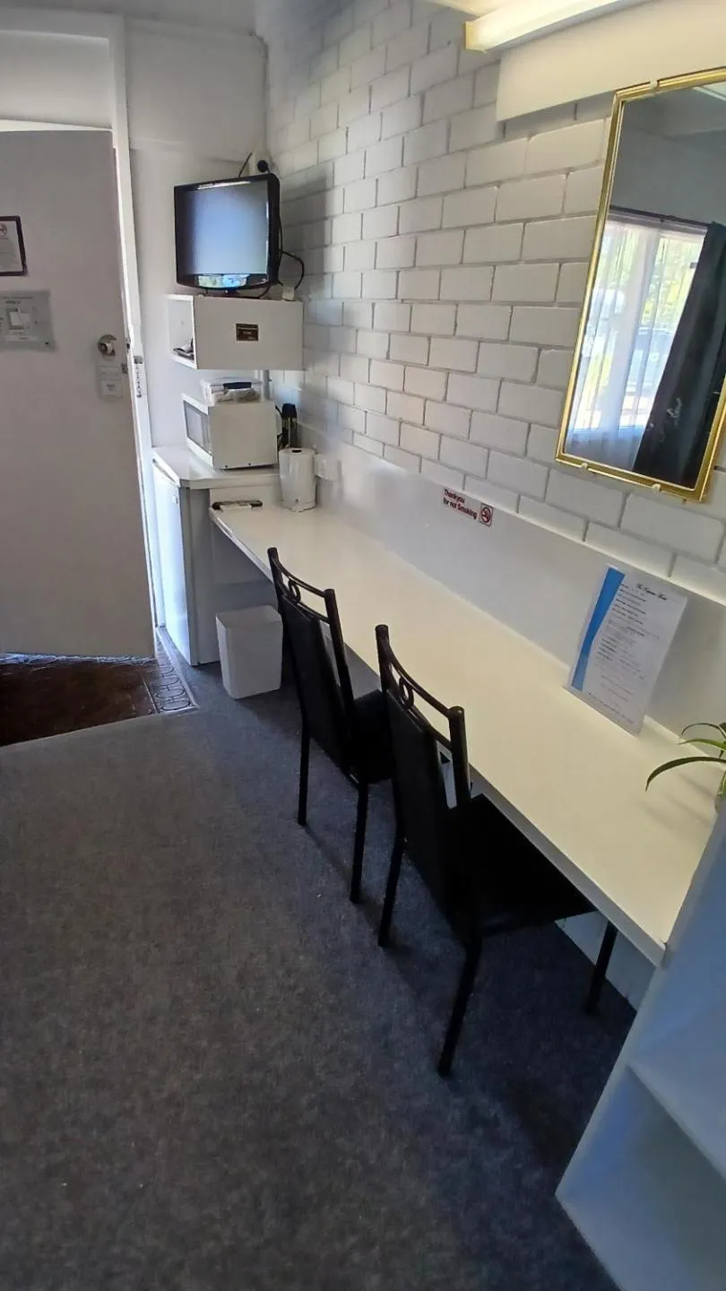 Seating area in Kaputar Motel