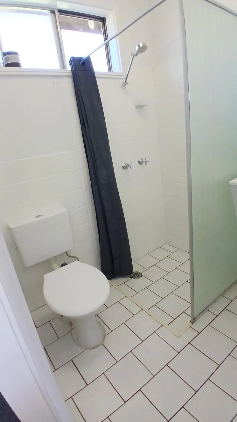 Shower in Kaputar Motel