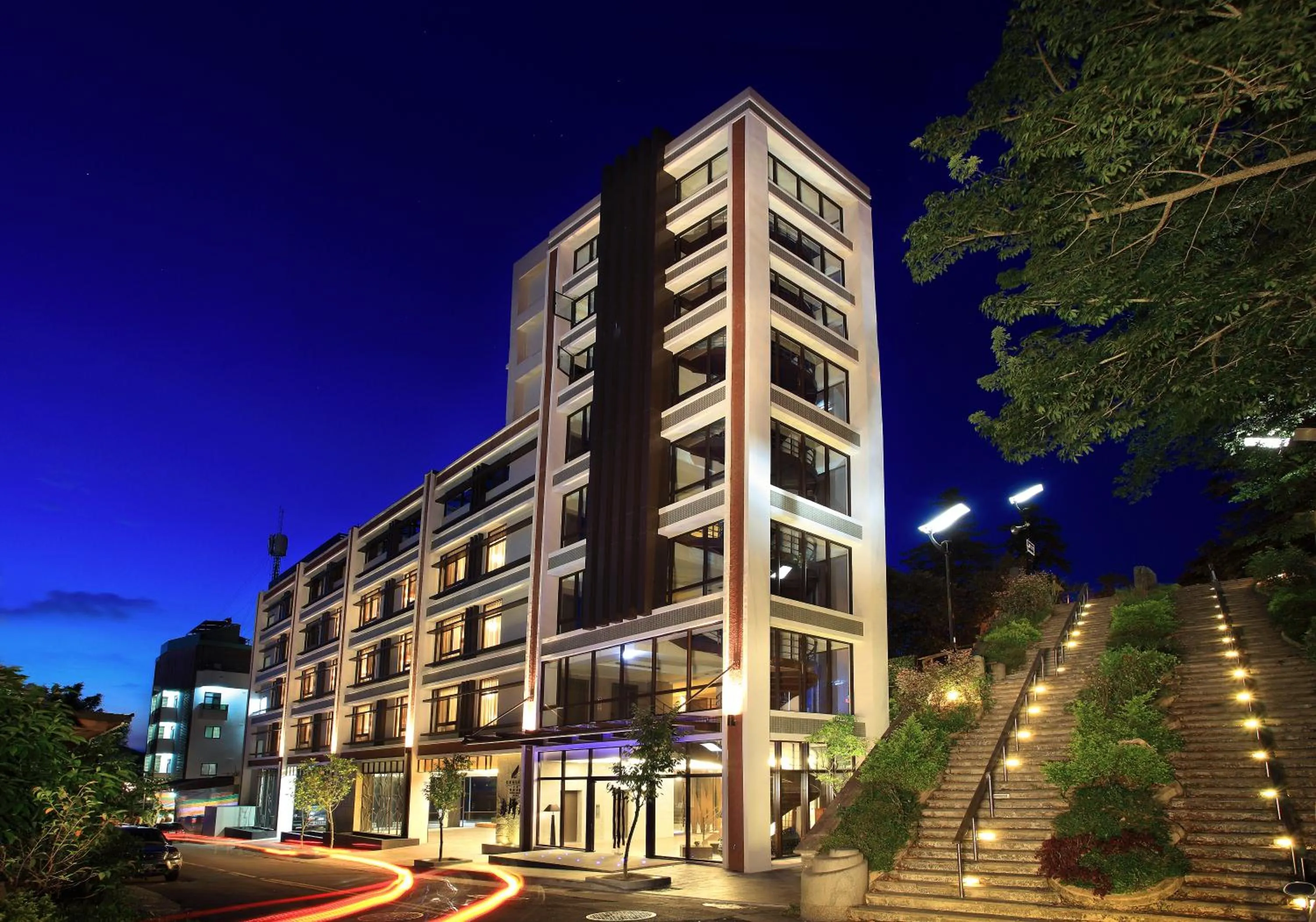 Property building in LeaLea Garden Hotels - Moon Lake