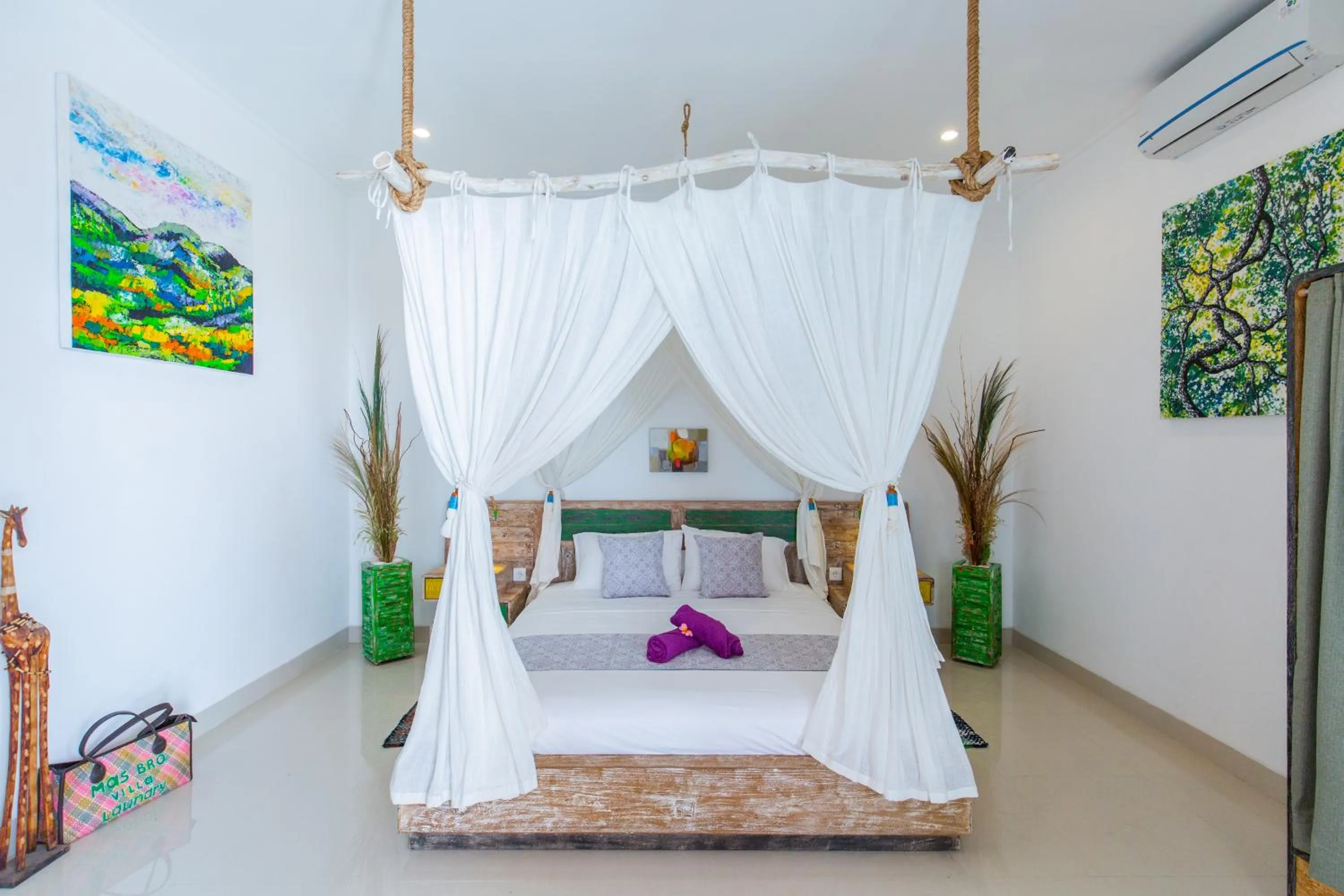Bed in MasBro ART Villas