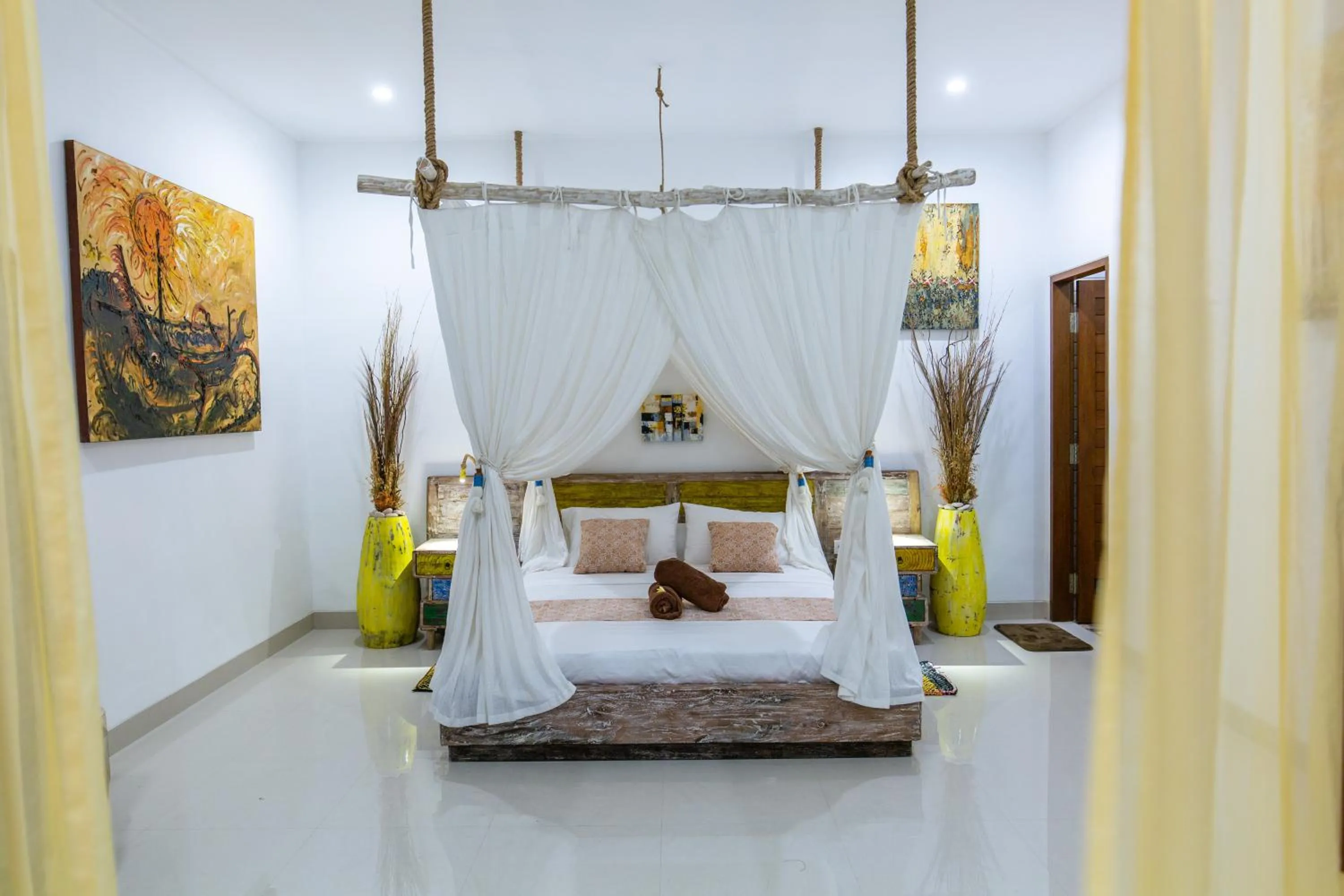 Bed in MasBro ART Villas
