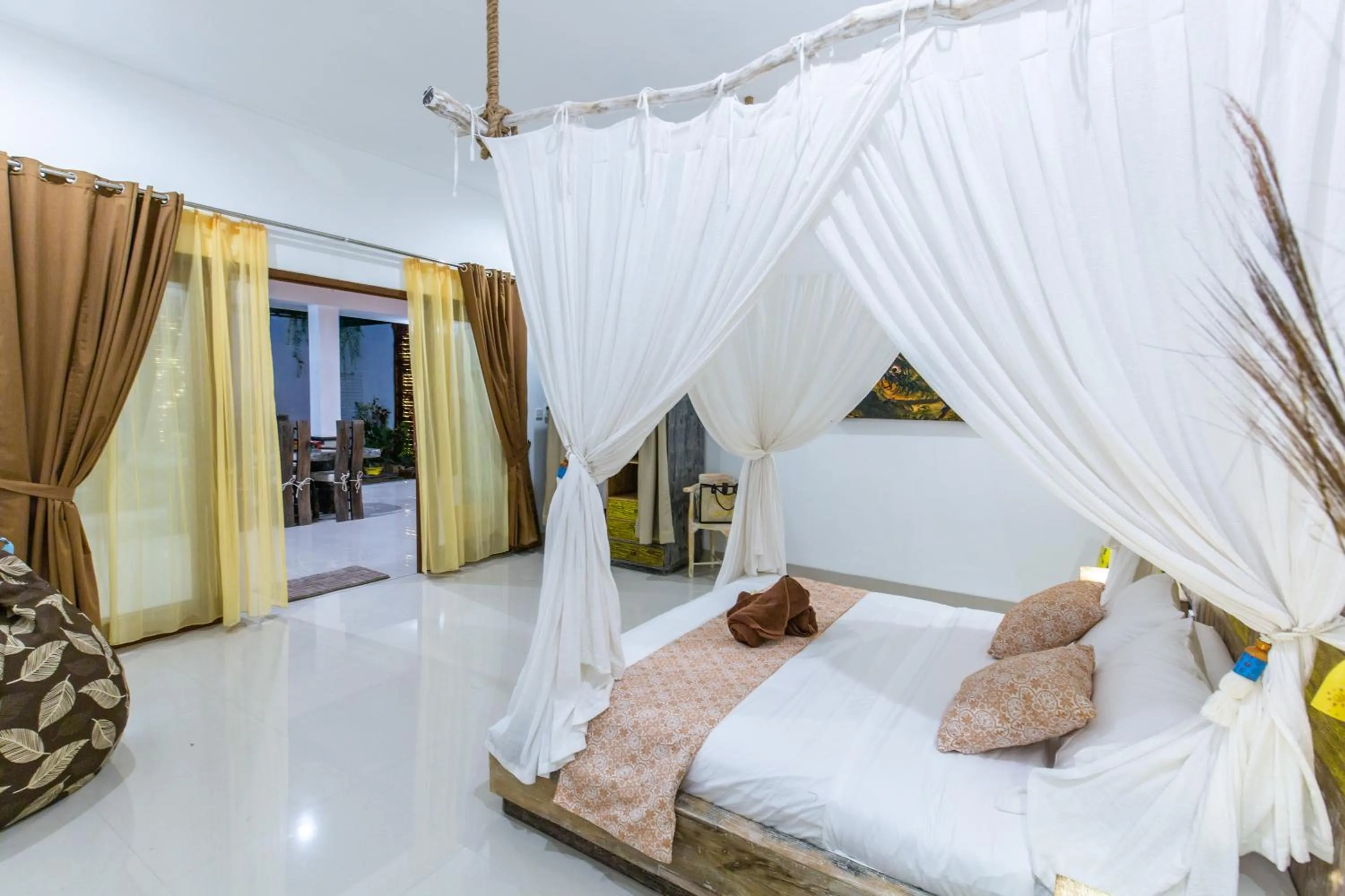 Bed in MasBro ART Villas