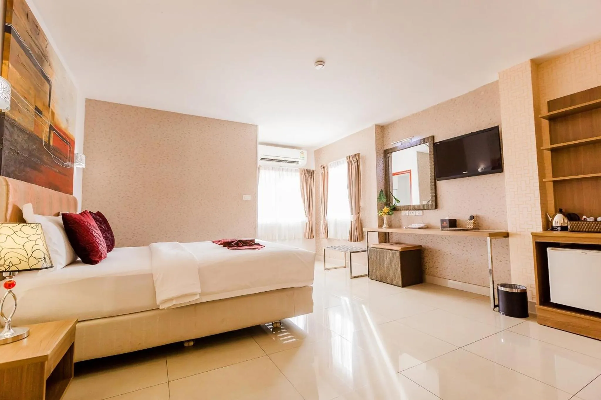 Photo of the whole room, Bed in Roseate Chiang Mai