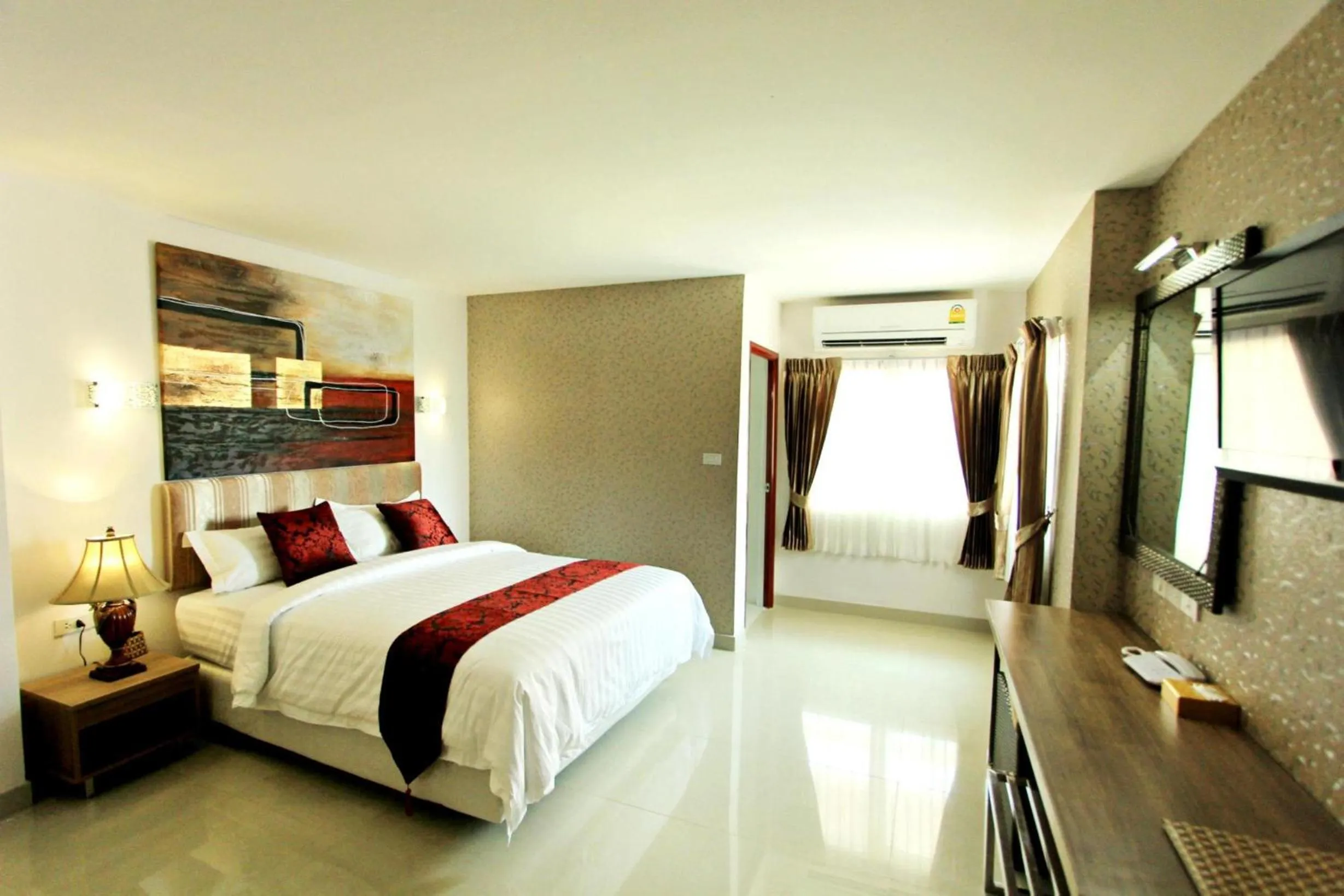 Photo of the whole room, Bed in Roseate Chiang Mai