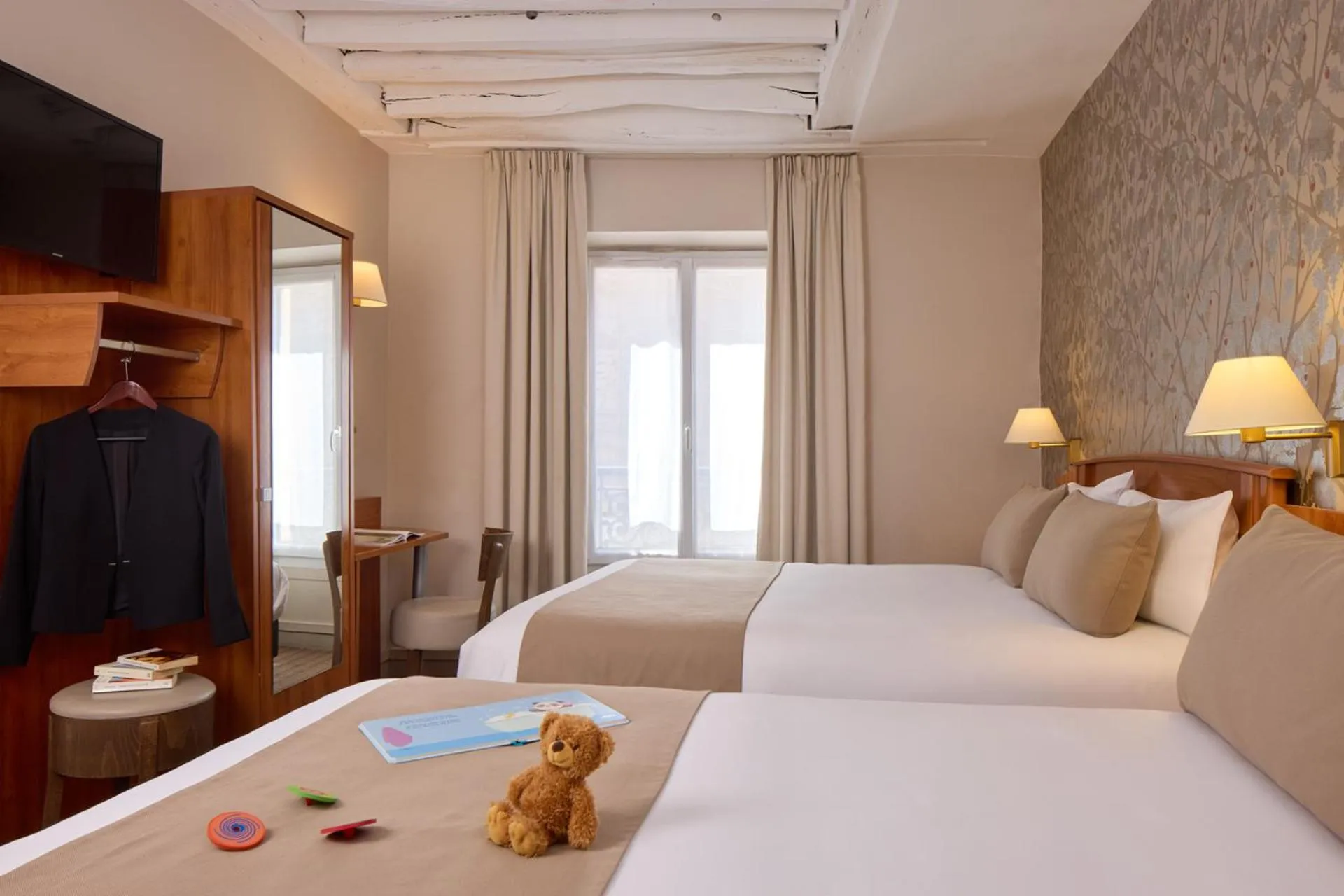 Bedroom, Bed in Timhotel Le Louvre