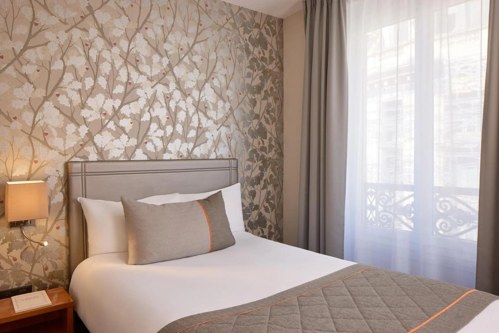 Bedroom, Bed in Timhotel Le Louvre