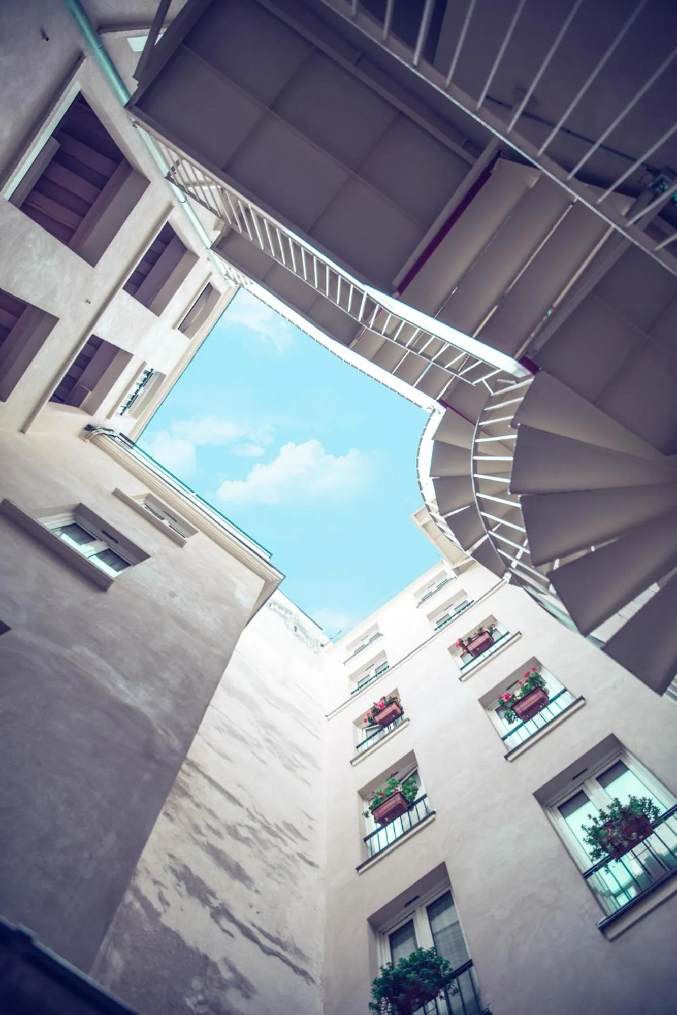 Facade/entrance in Timhotel Le Louvre