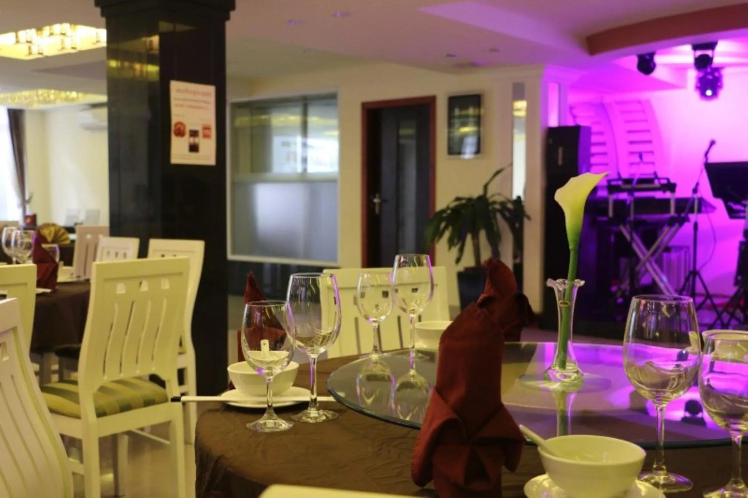 Restaurant/places to eat in You Eng Hotel