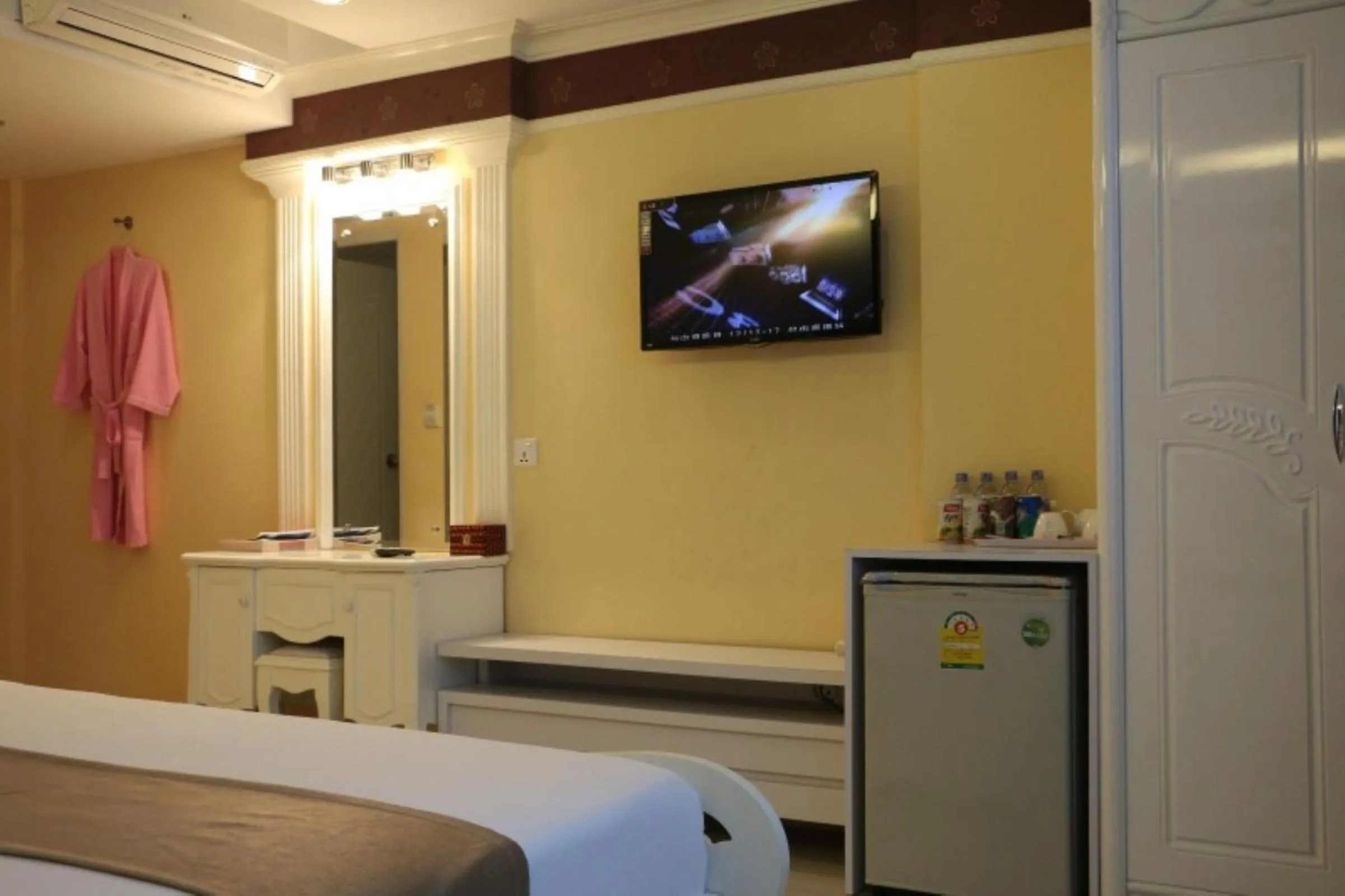 Bedroom in You Eng Hotel