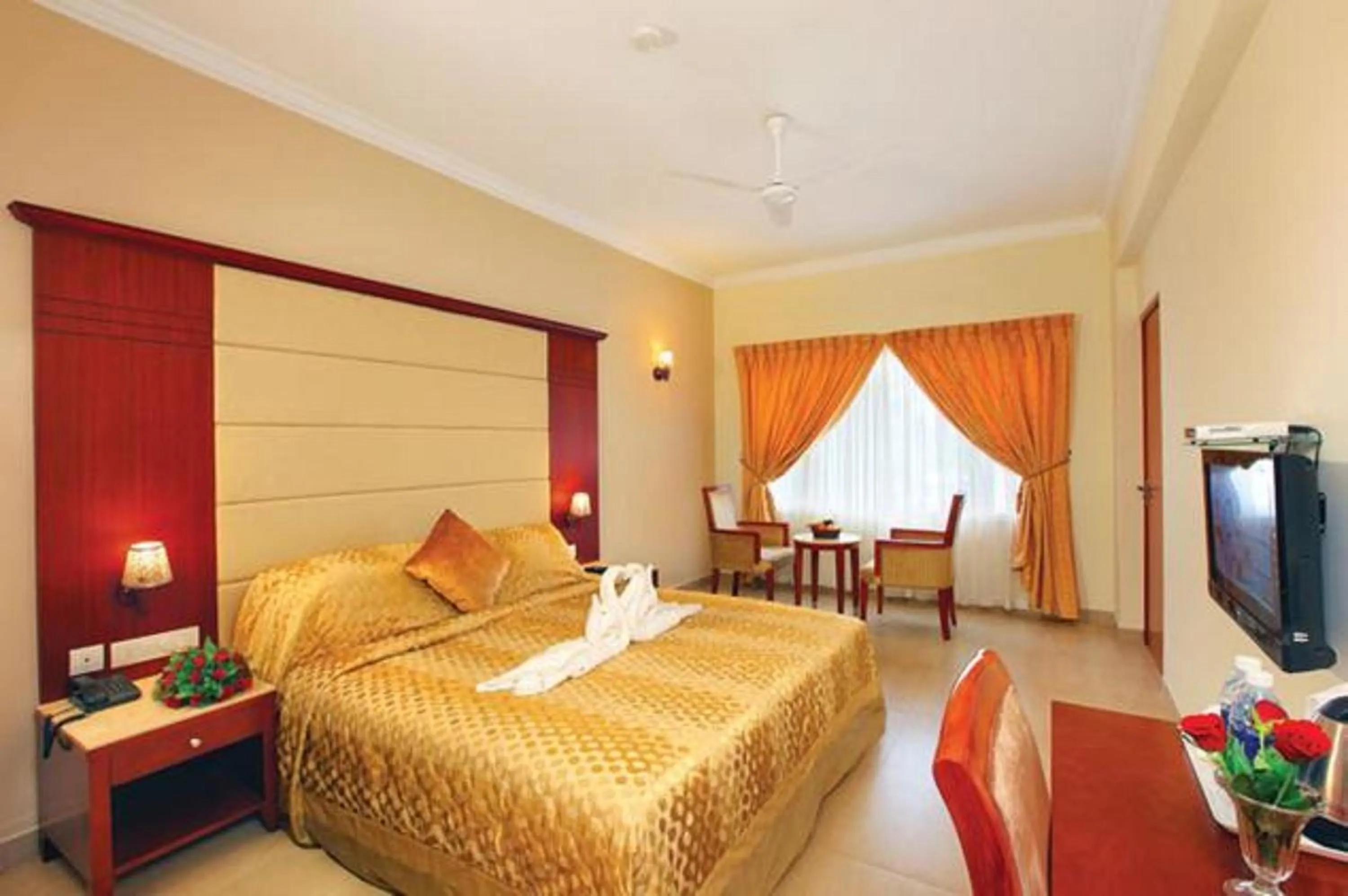 Photo of the whole room, Bed in Cochin Palace