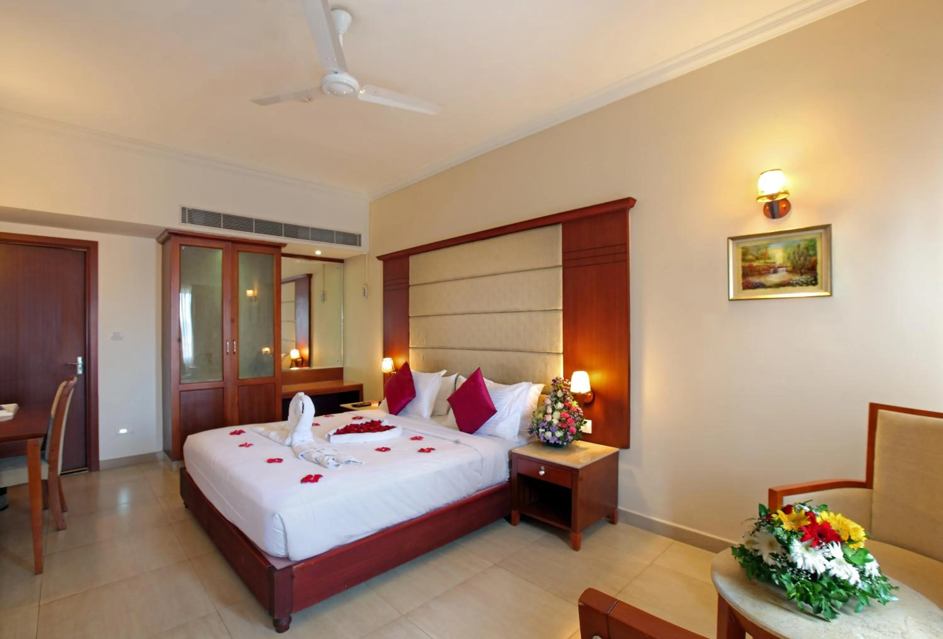 Photo of the whole room, Bed in Cochin Palace