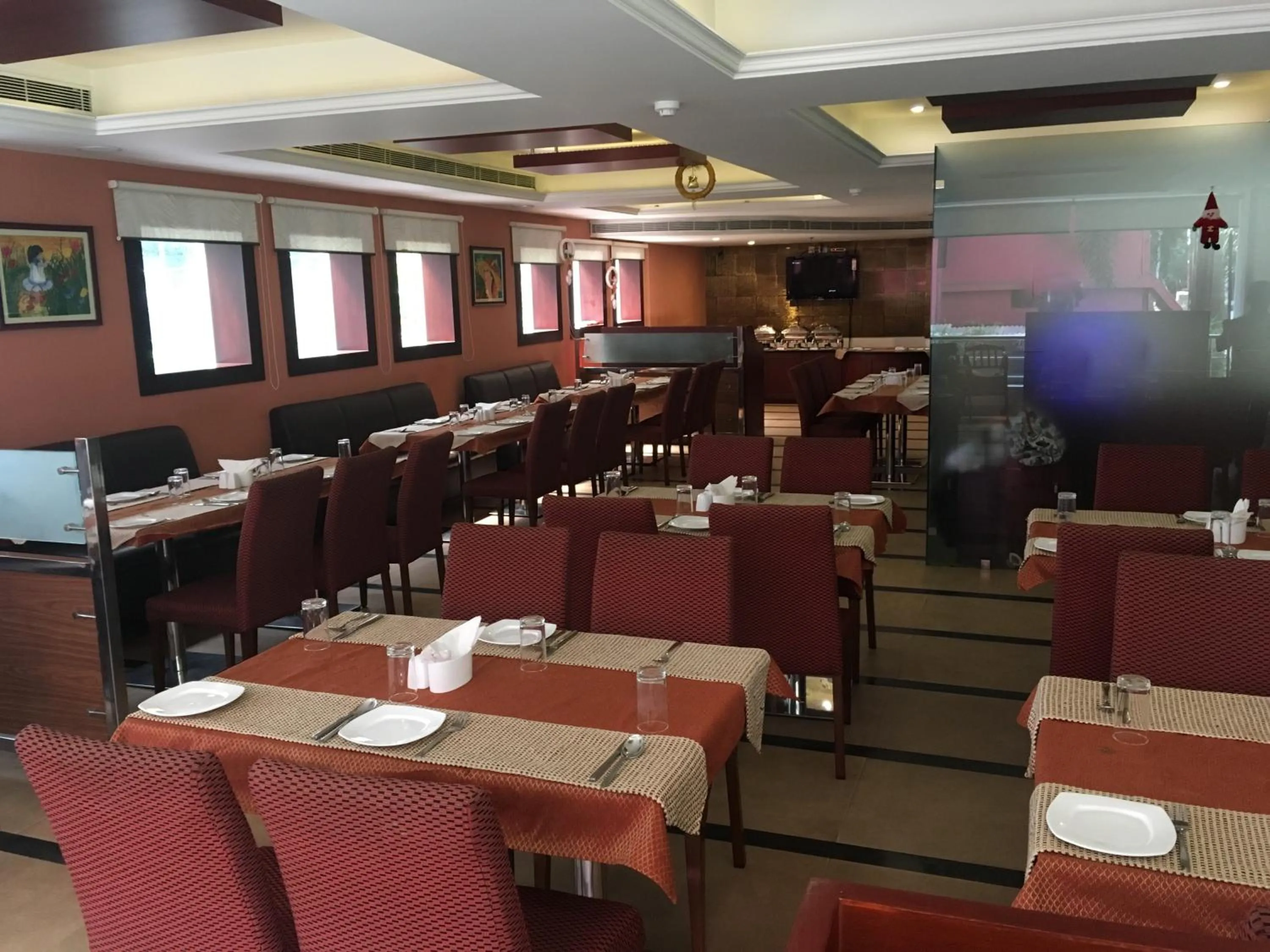 Restaurant/places to eat in Cochin Palace