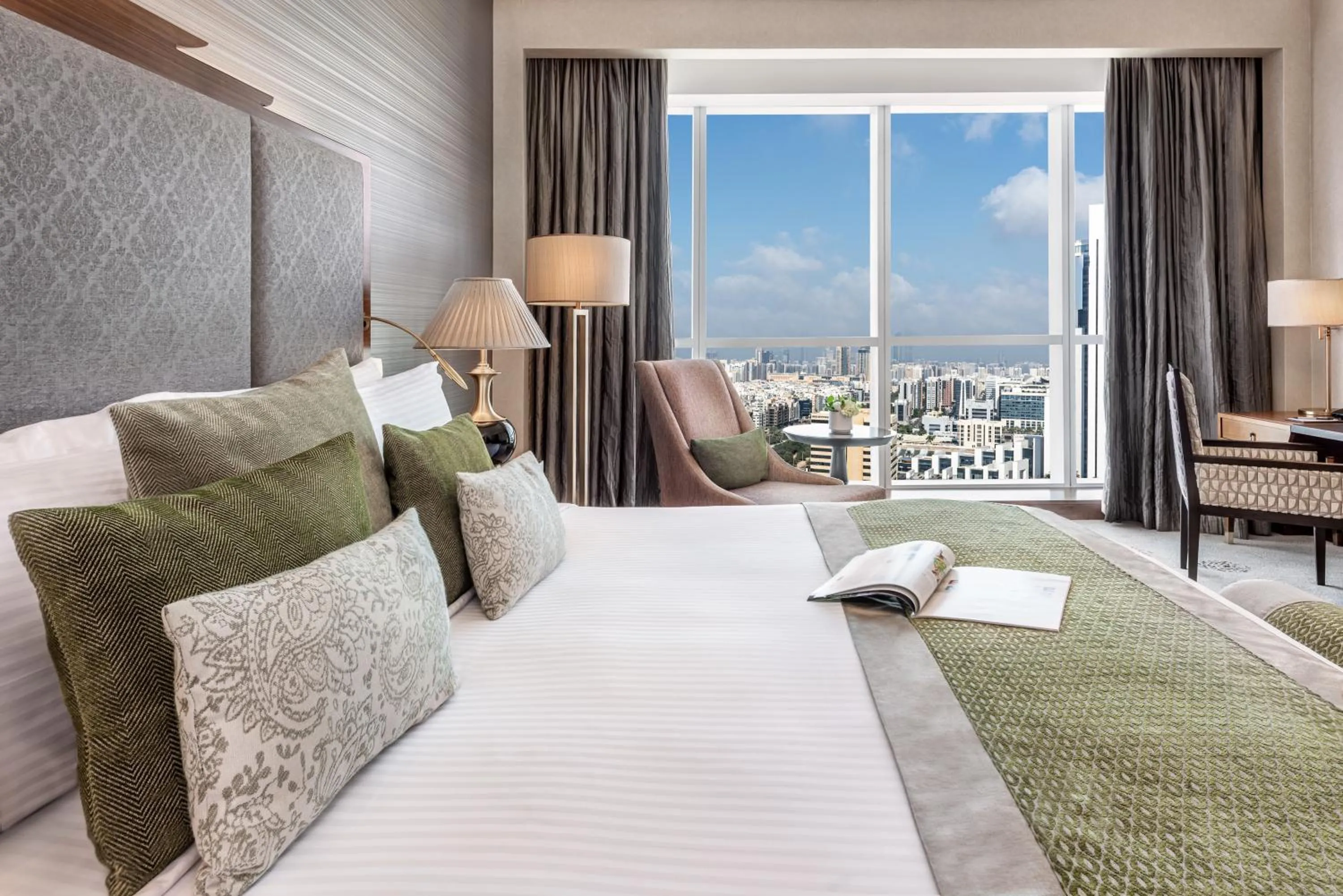 Bedroom, Bed in Dusit Thani Abu Dhabi