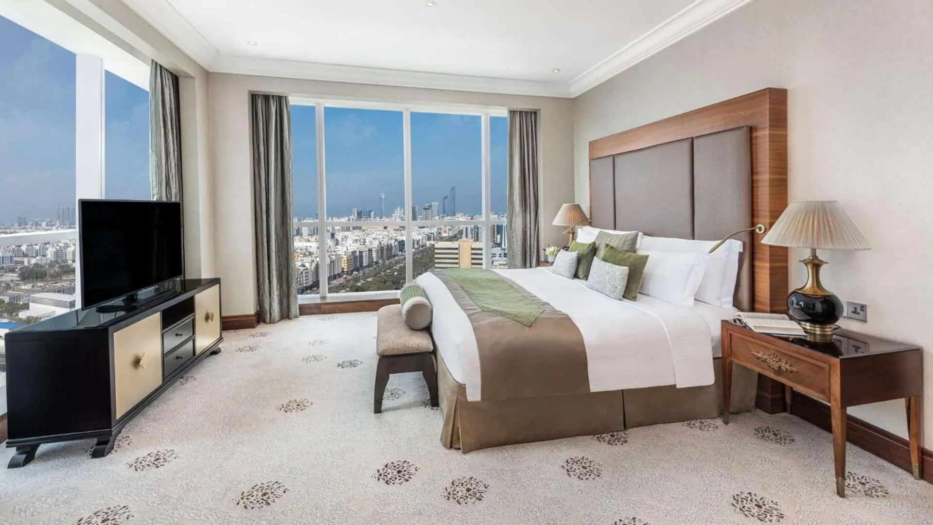 Bedroom, Bed in Dusit Thani Abu Dhabi