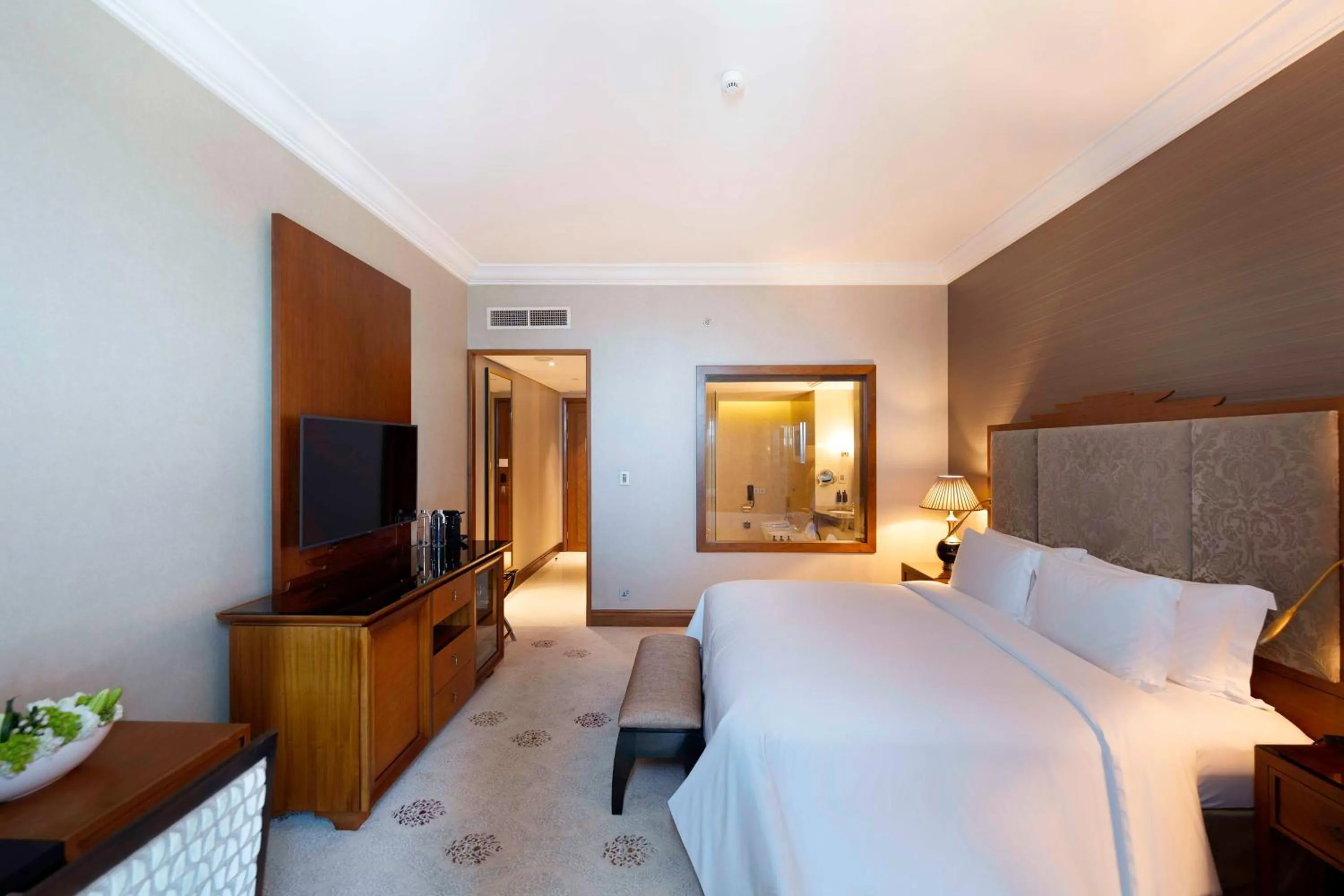 Bedroom, Bed in Dusit Thani Abu Dhabi
