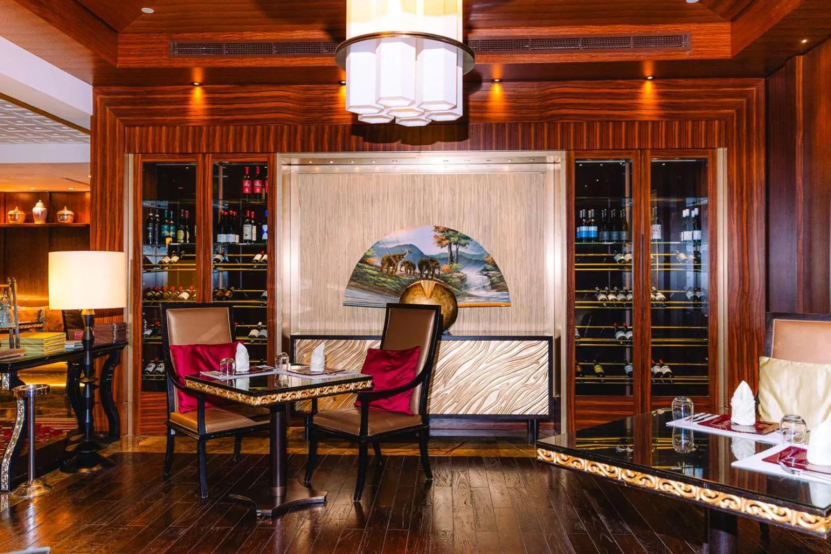 Restaurant/places to eat in Dusit Thani Abu Dhabi