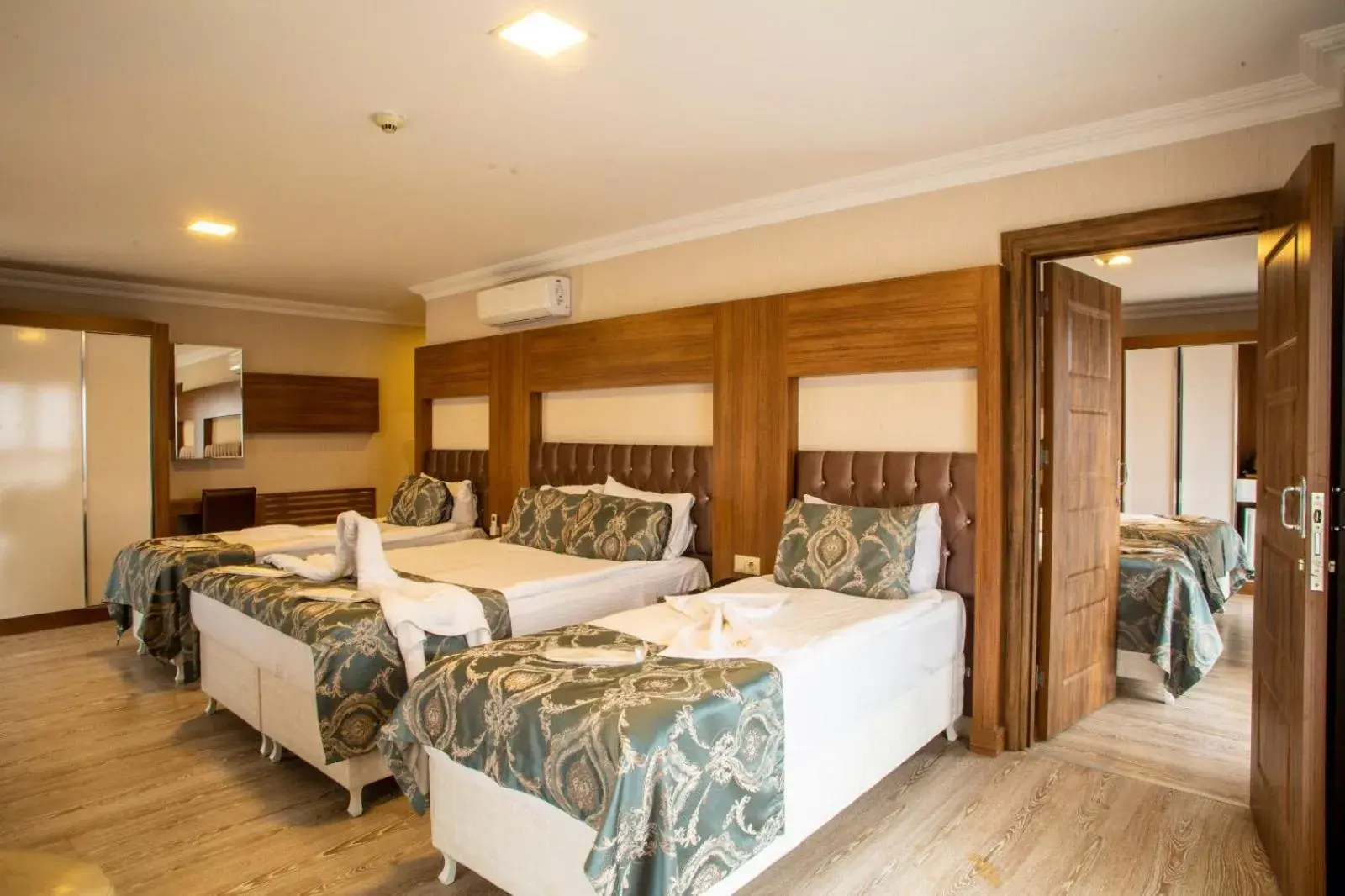 Family Room in Bursa Palas Hotel Family Room in Bursa Palas Hotel