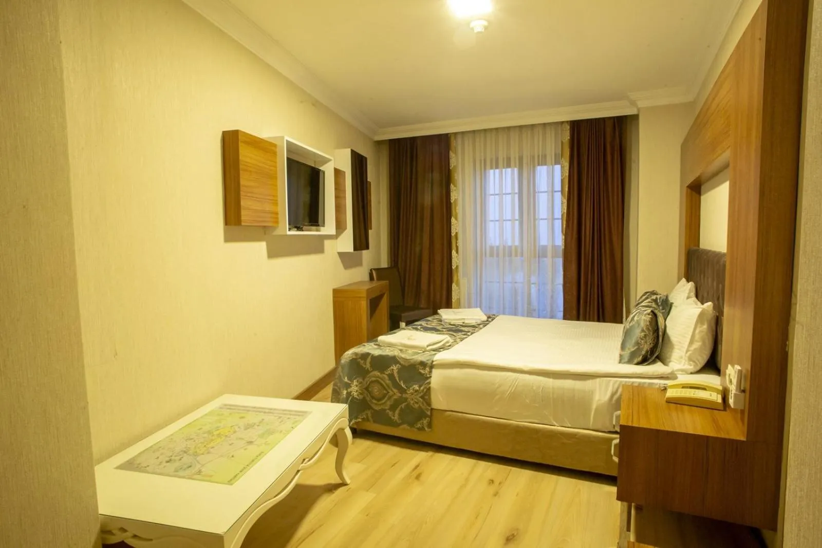 Photo of the whole room, Bed in Bursa Palas Hotel