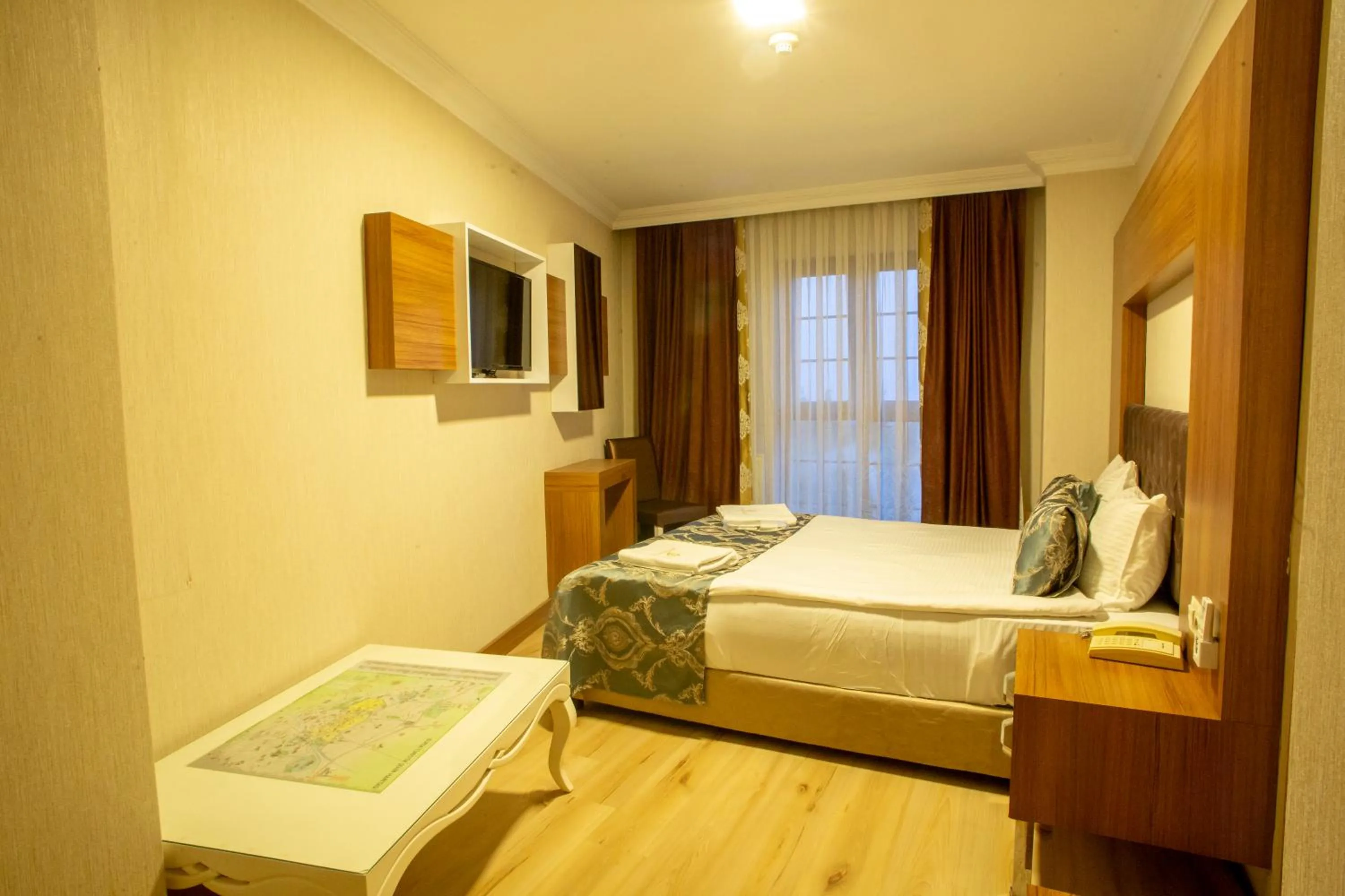 Photo of the whole room, Bed in Bursa Palas Hotel