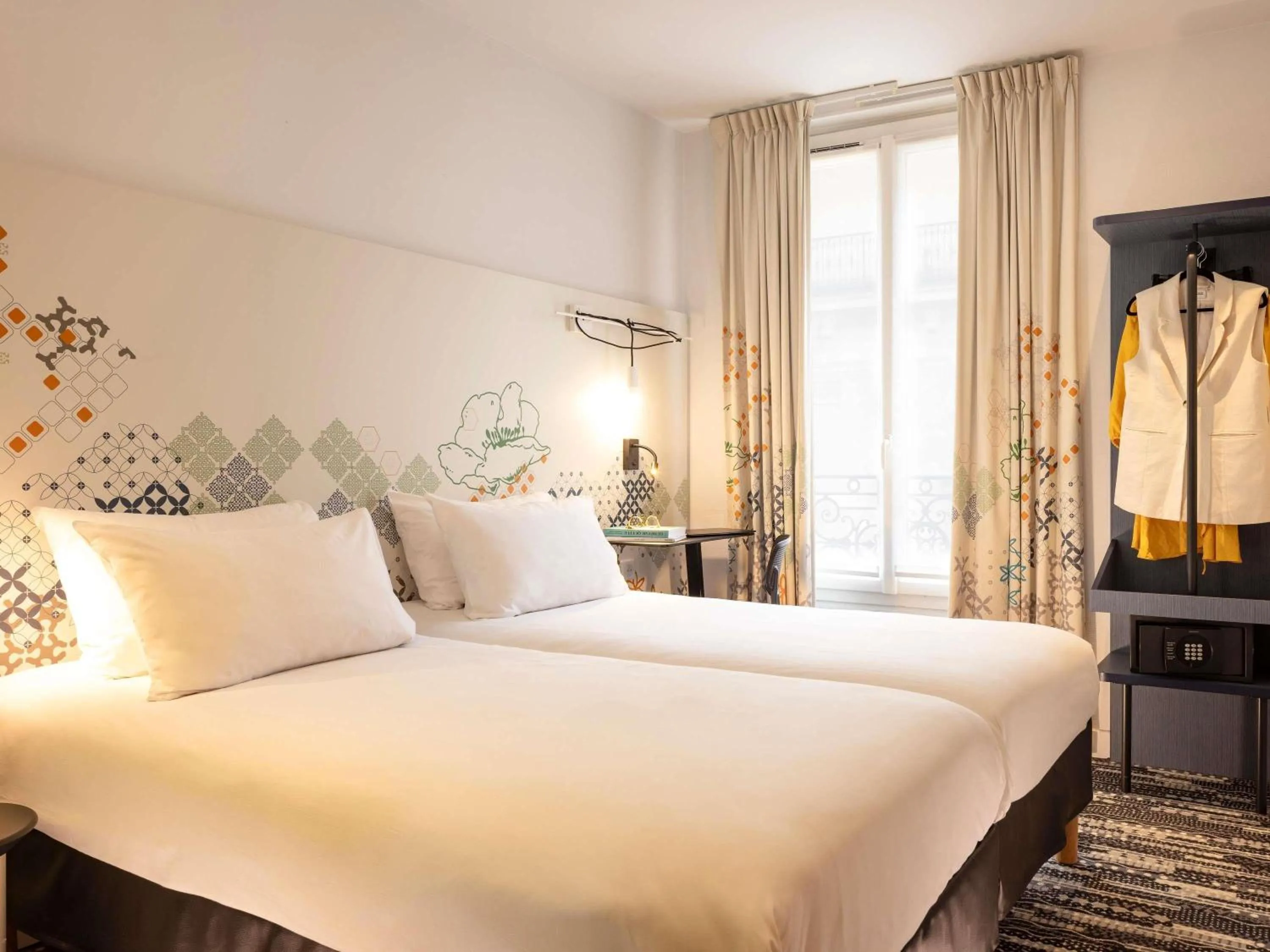 Bedroom, Bed in Ibis Styles Paris Gare Saint Lazare