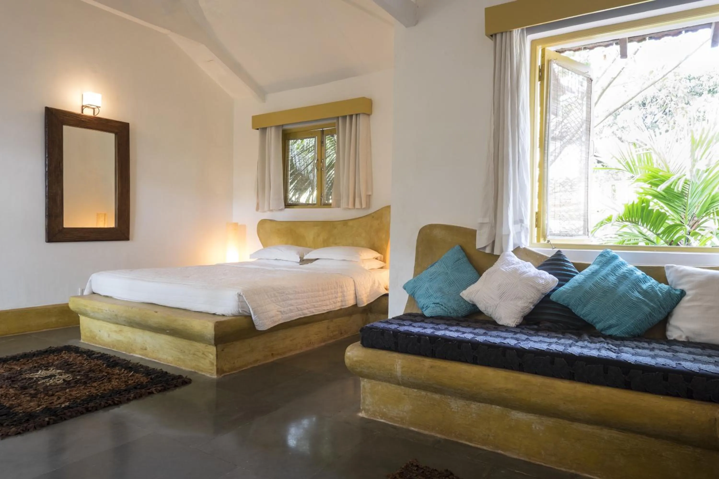 Seating area, Bed in Casa Anjuna