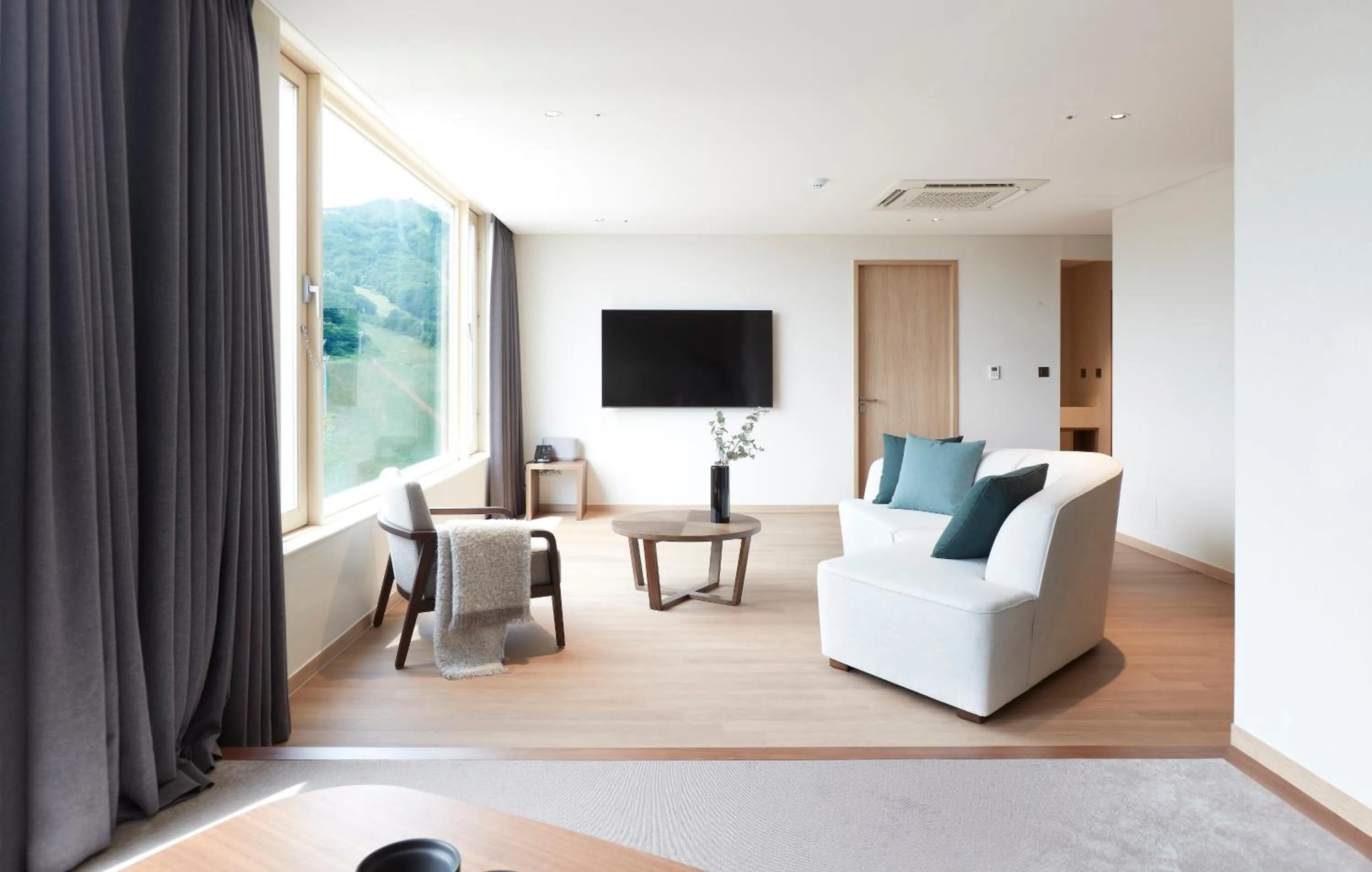 Living room, Bed in Phoenix Resort Pyeongchang