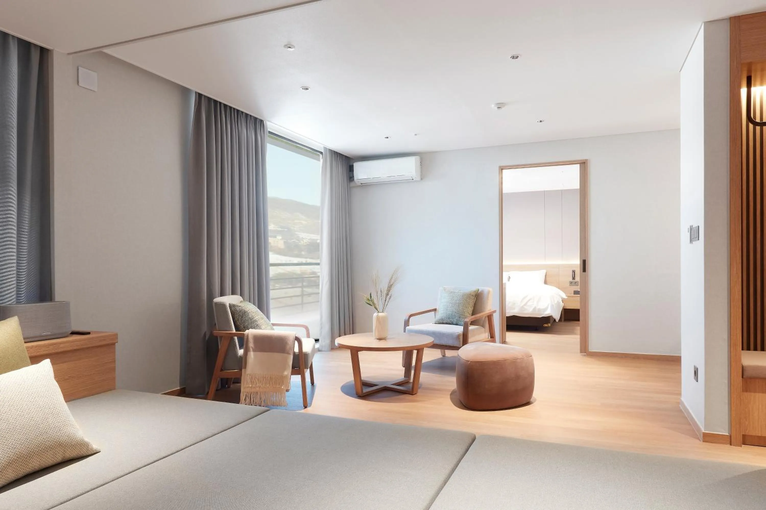 Living room, Bed in Phoenix Resort Pyeongchang
