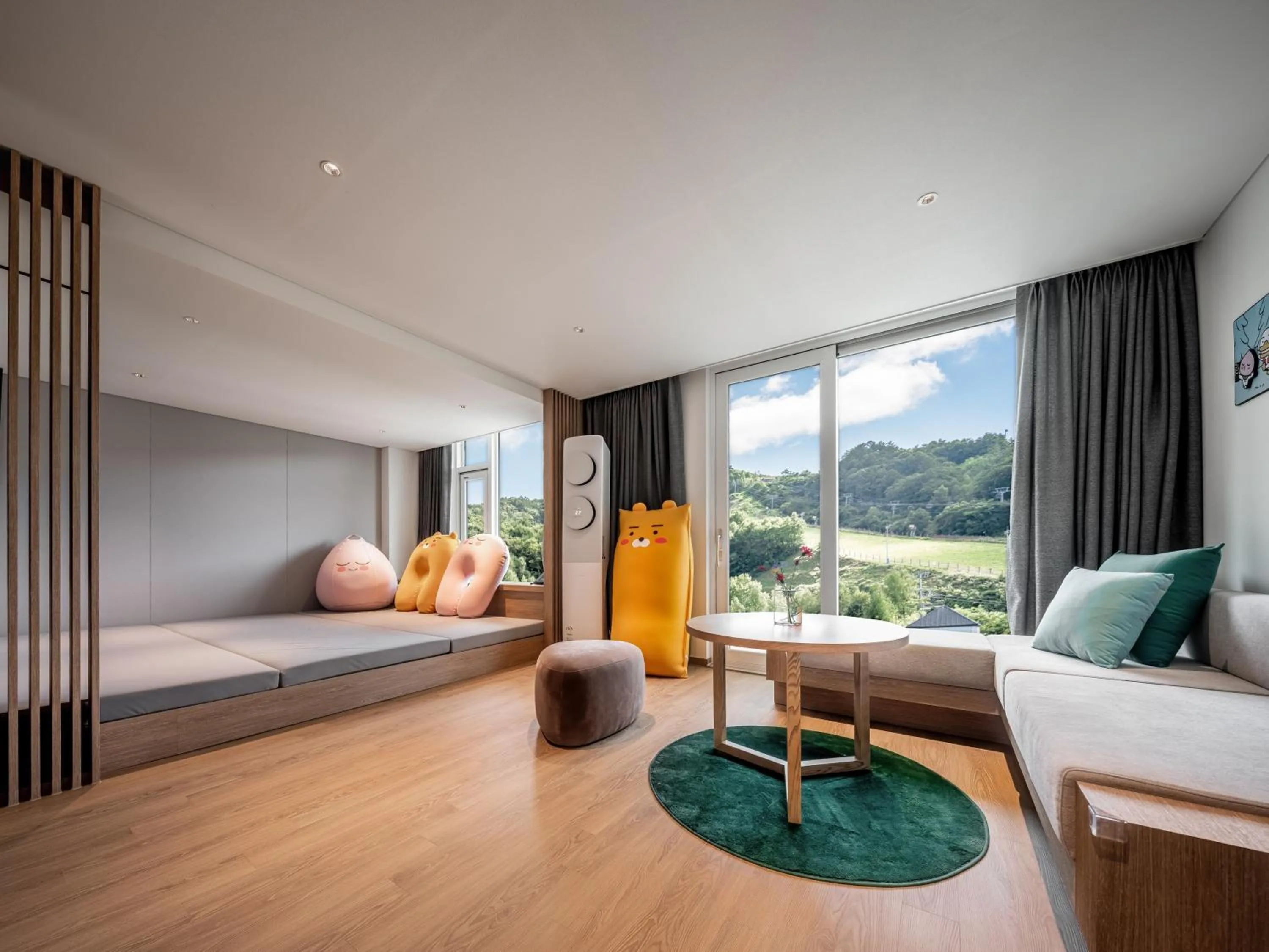 Living room, Bed in Phoenix Resort Pyeongchang
