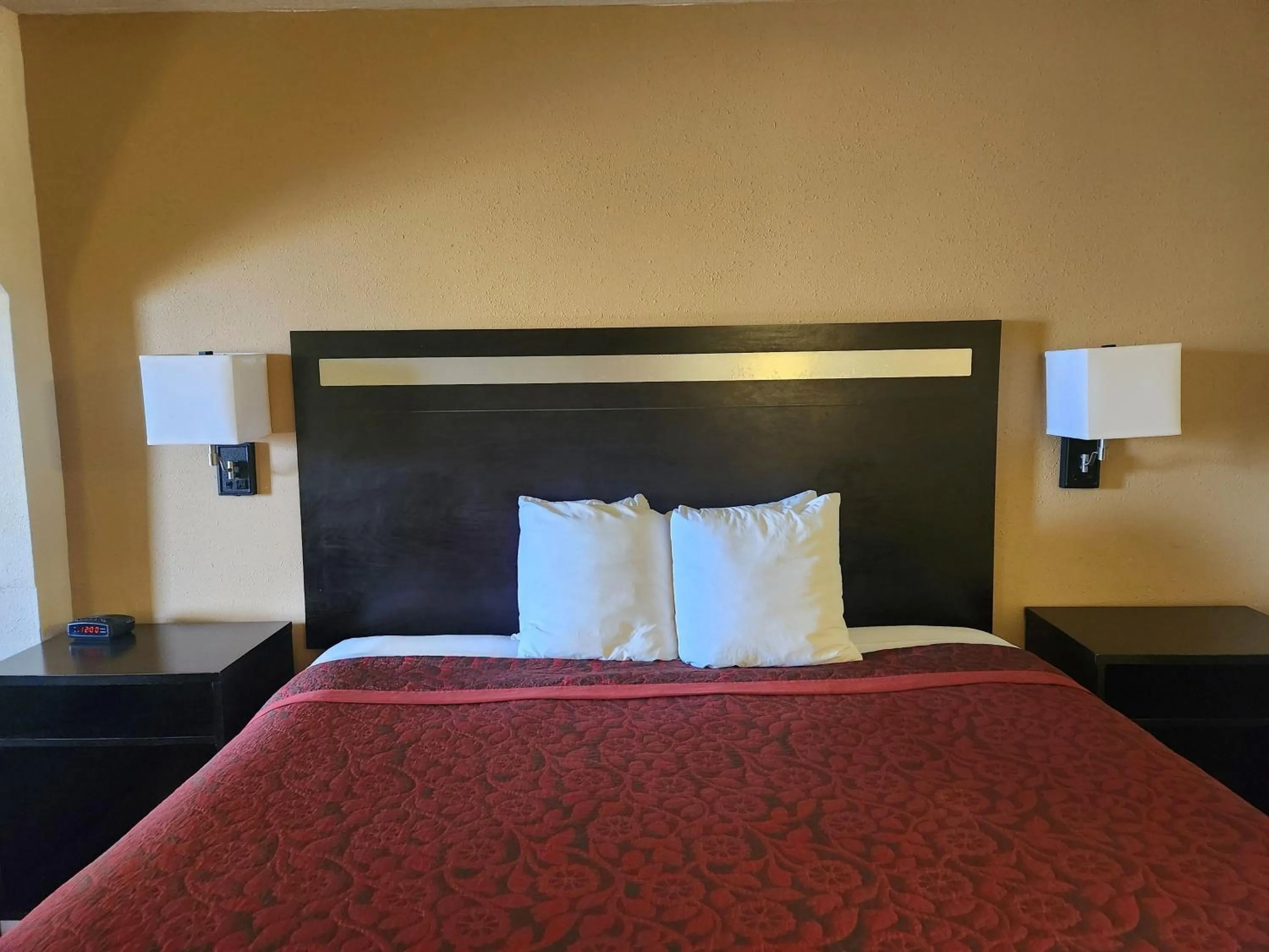 Bedroom, Bed in Days Inn by Wyndham Hammond