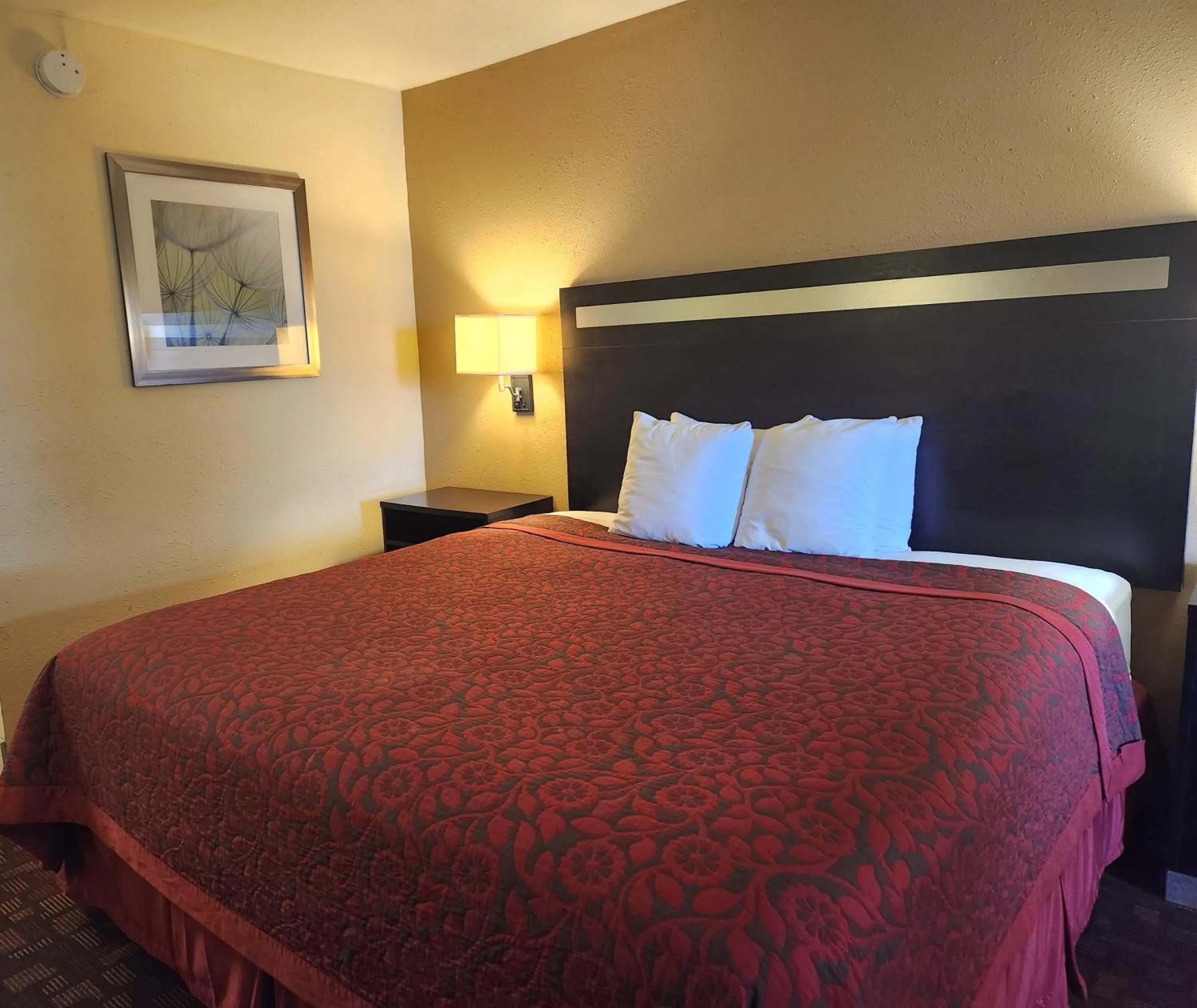 Bedroom, Bed in Days Inn by Wyndham Hammond