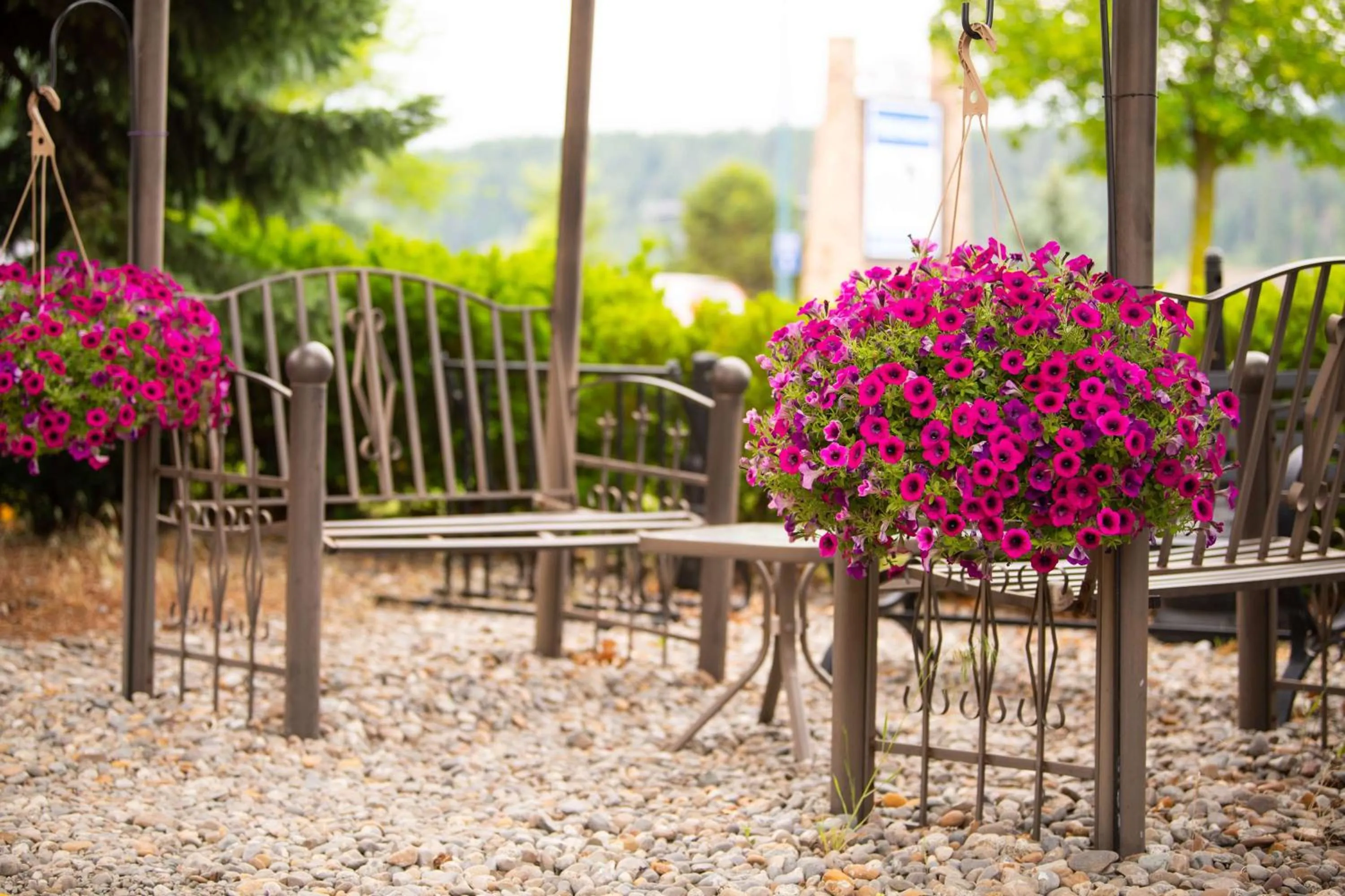 Seating area in Days Inn by Wyndham Coeur d'Alene