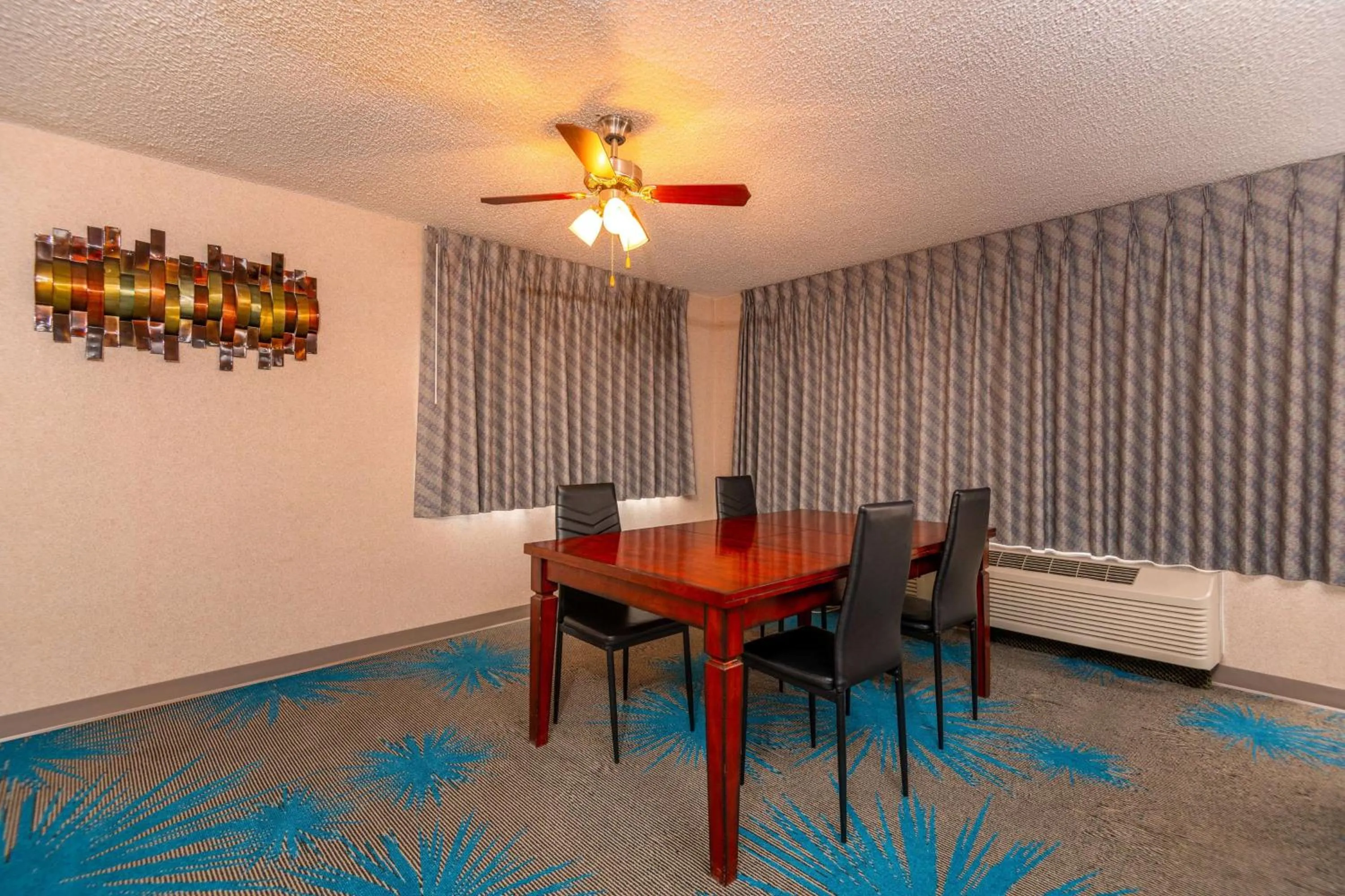 Dining area in Days Inn by Wyndham Coeur d'Alene