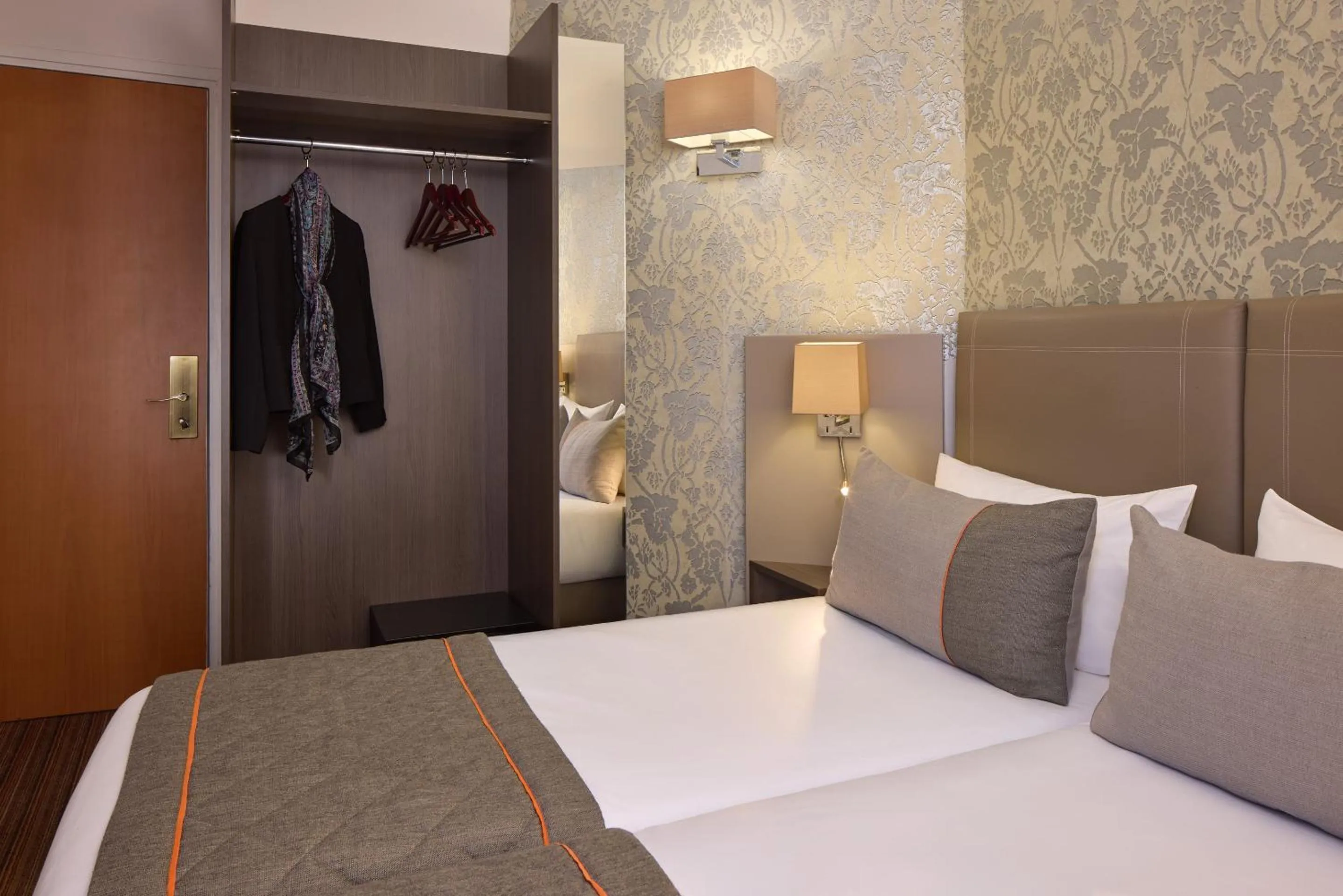 Bed in Timhotel Tour Eiffel