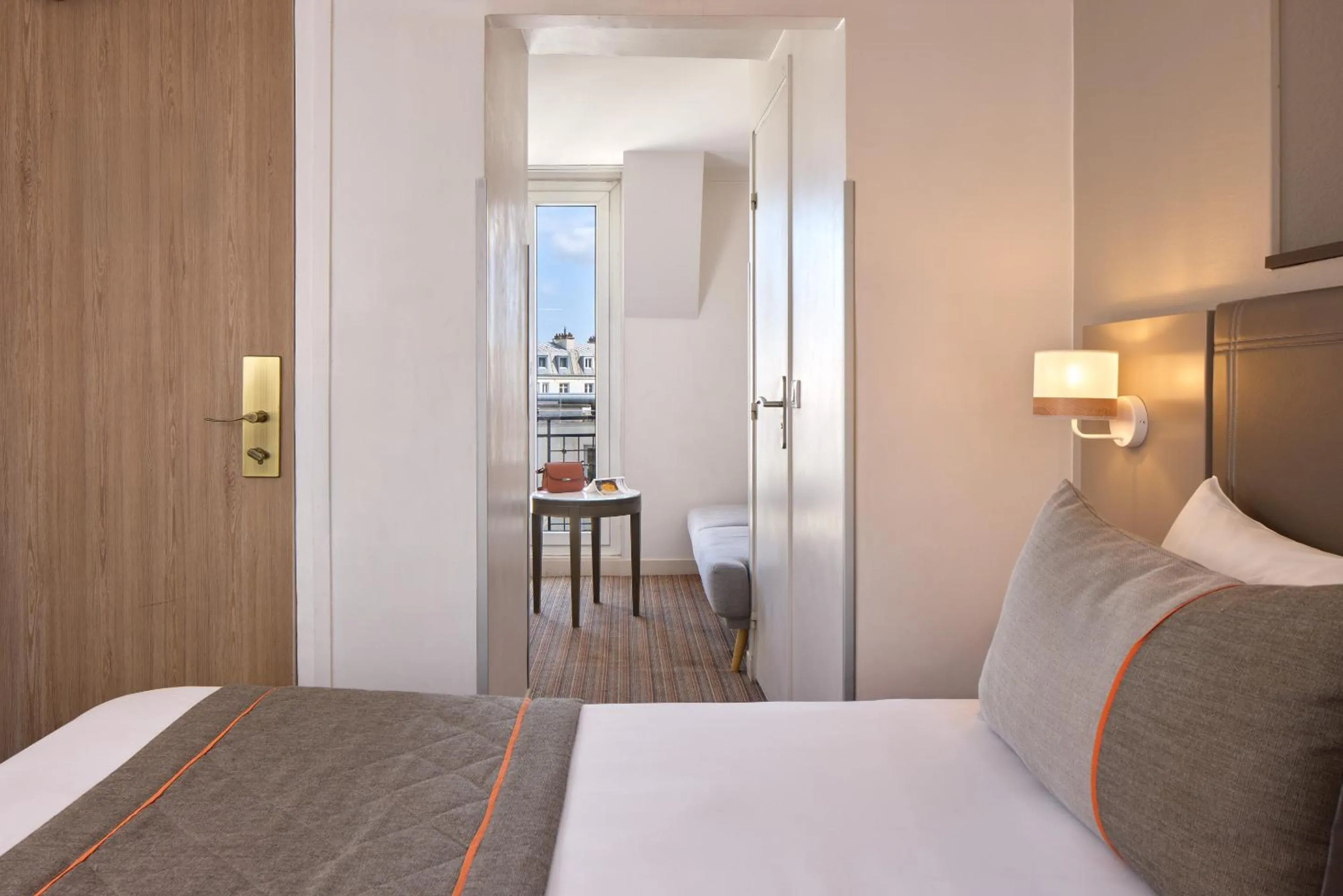 Bed in Timhotel Tour Eiffel