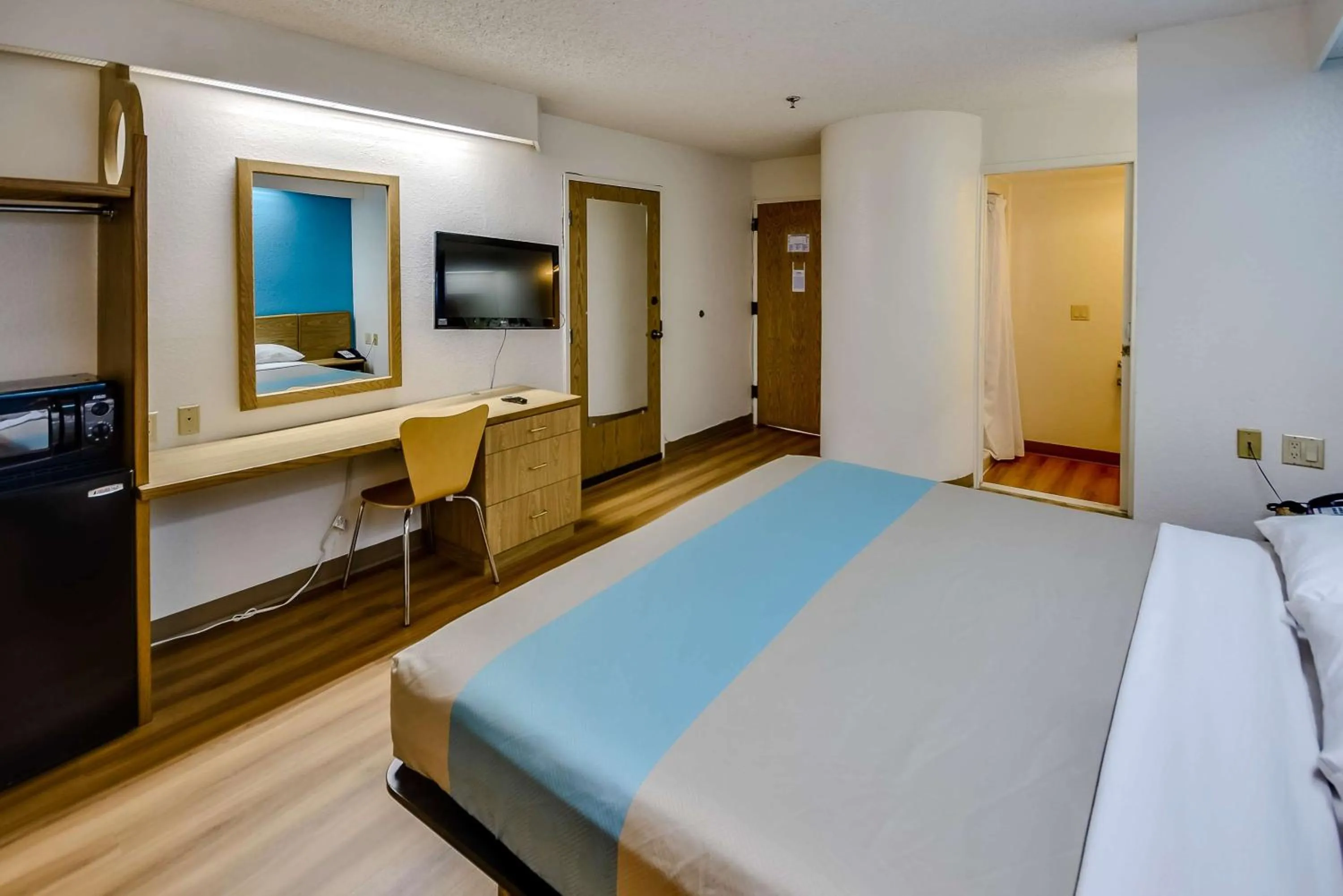 TV and multimedia, Bed in Motel 6-Katy, TX - Houston