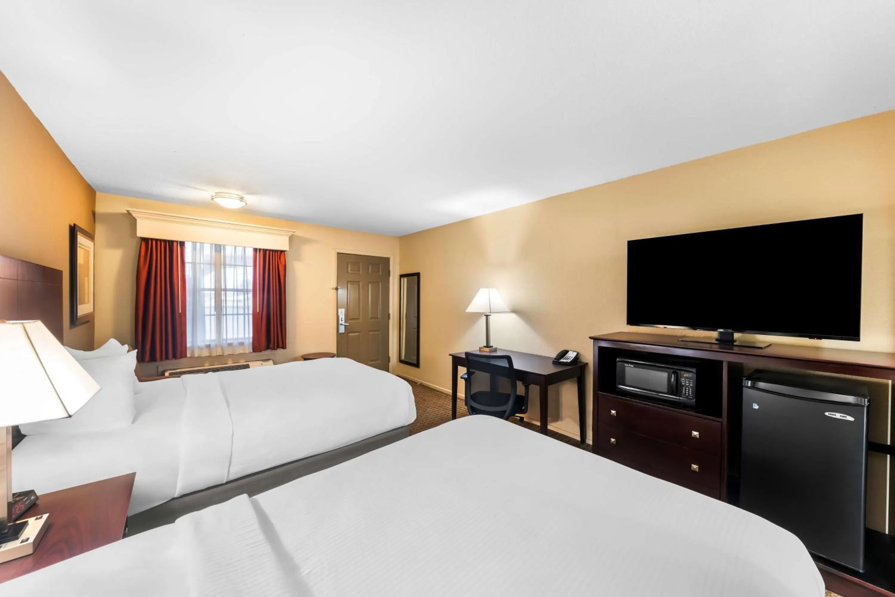 Bedroom, Bed in Best Western Markita Inn