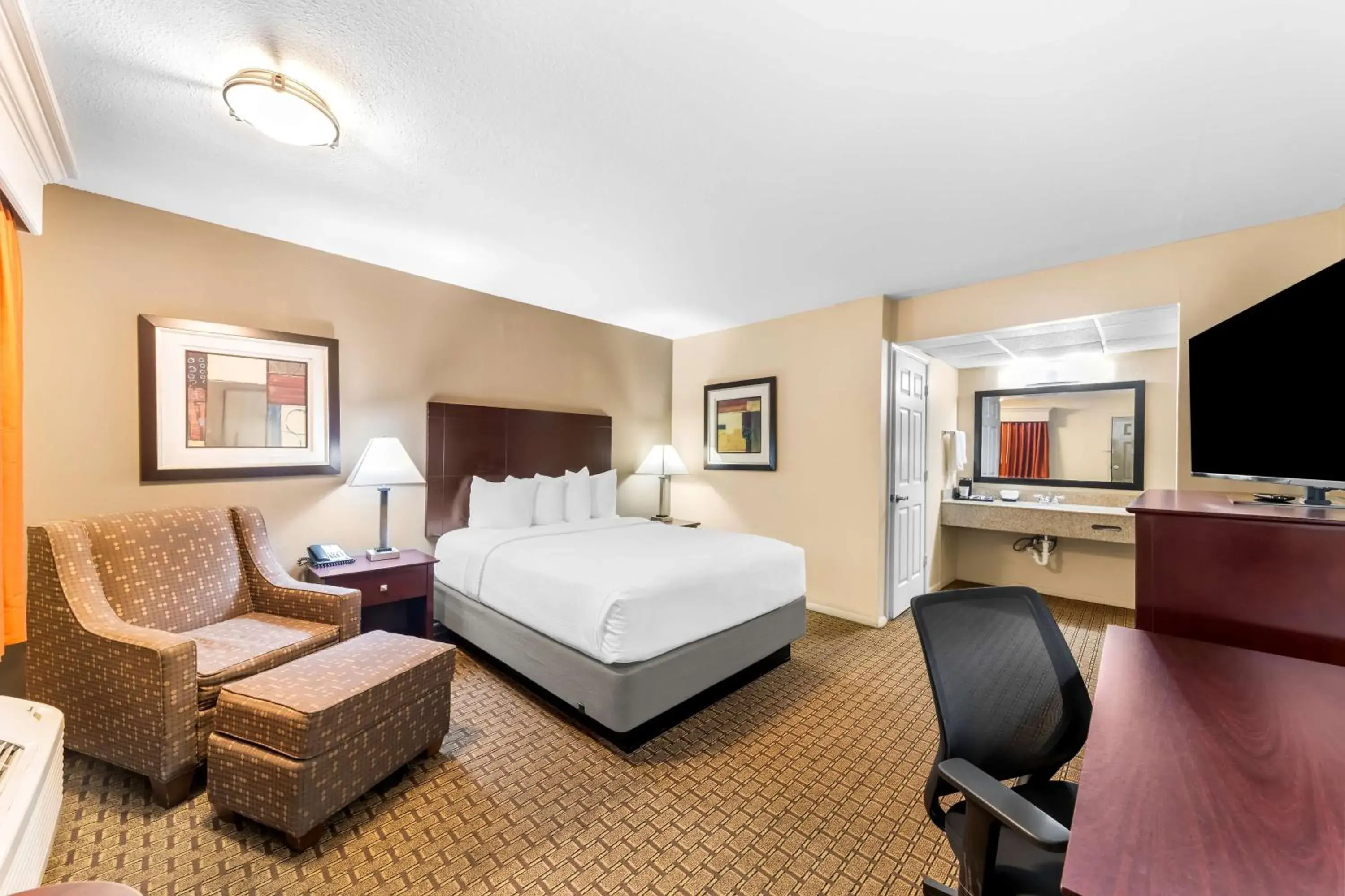 Queen Room - Disablity Access in Best Western Markita Inn Queen Room - Disablity Access in Best Western Markita Inn