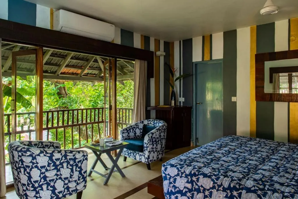 Seating area, Bed in Casa Vagator