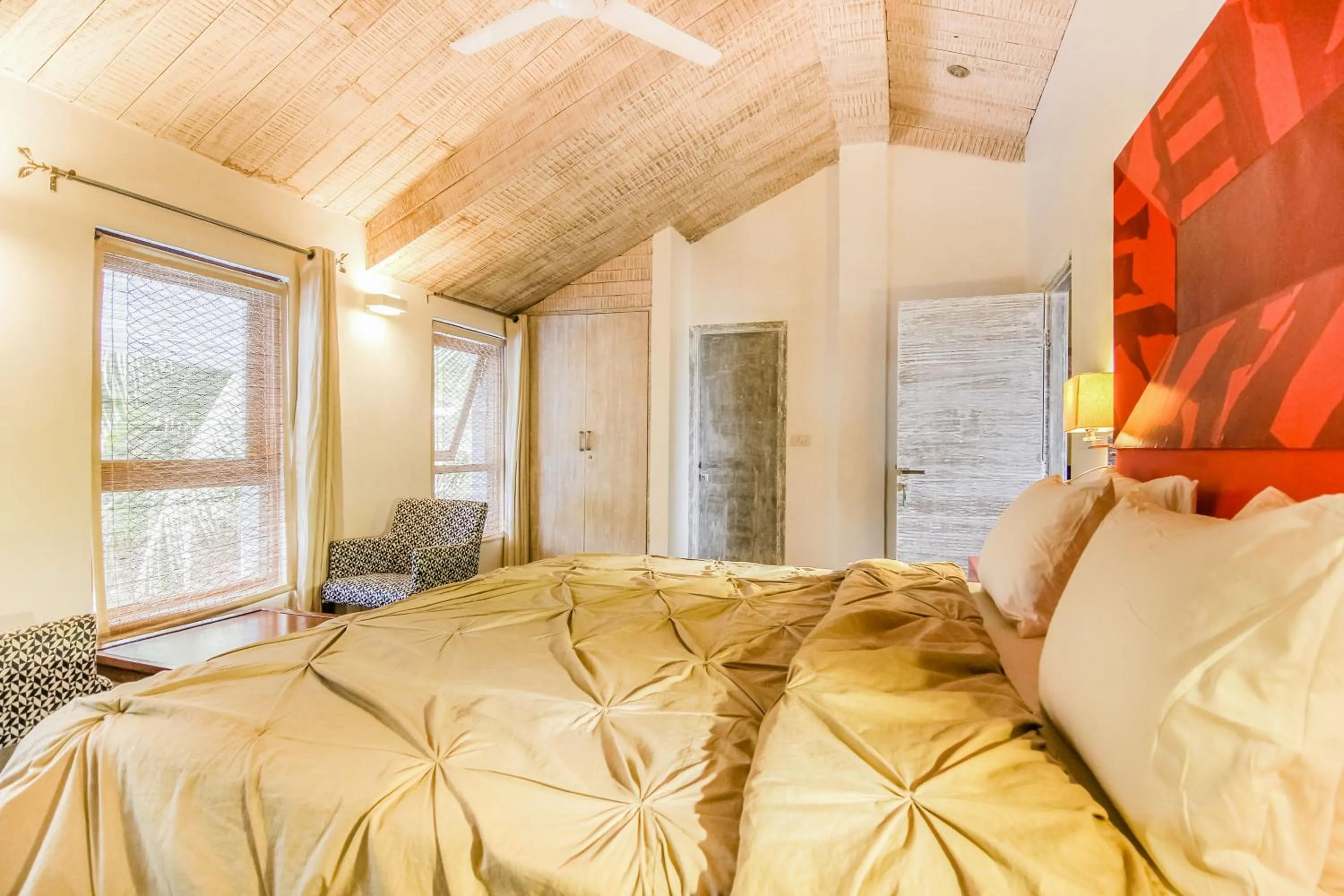 Photo of the whole room, Bed in Casa Vagator