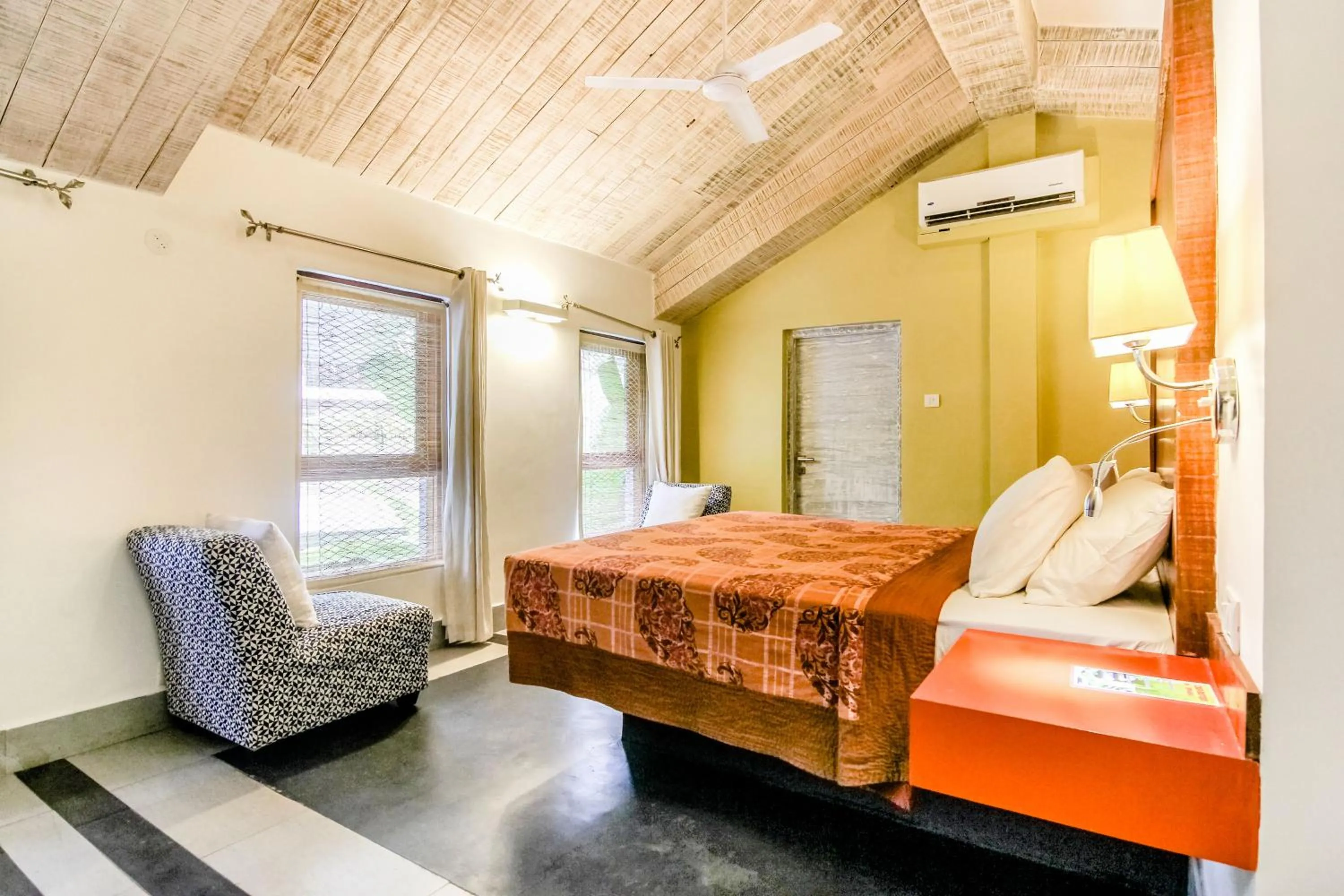 Photo of the whole room, Bed in Casa Vagator