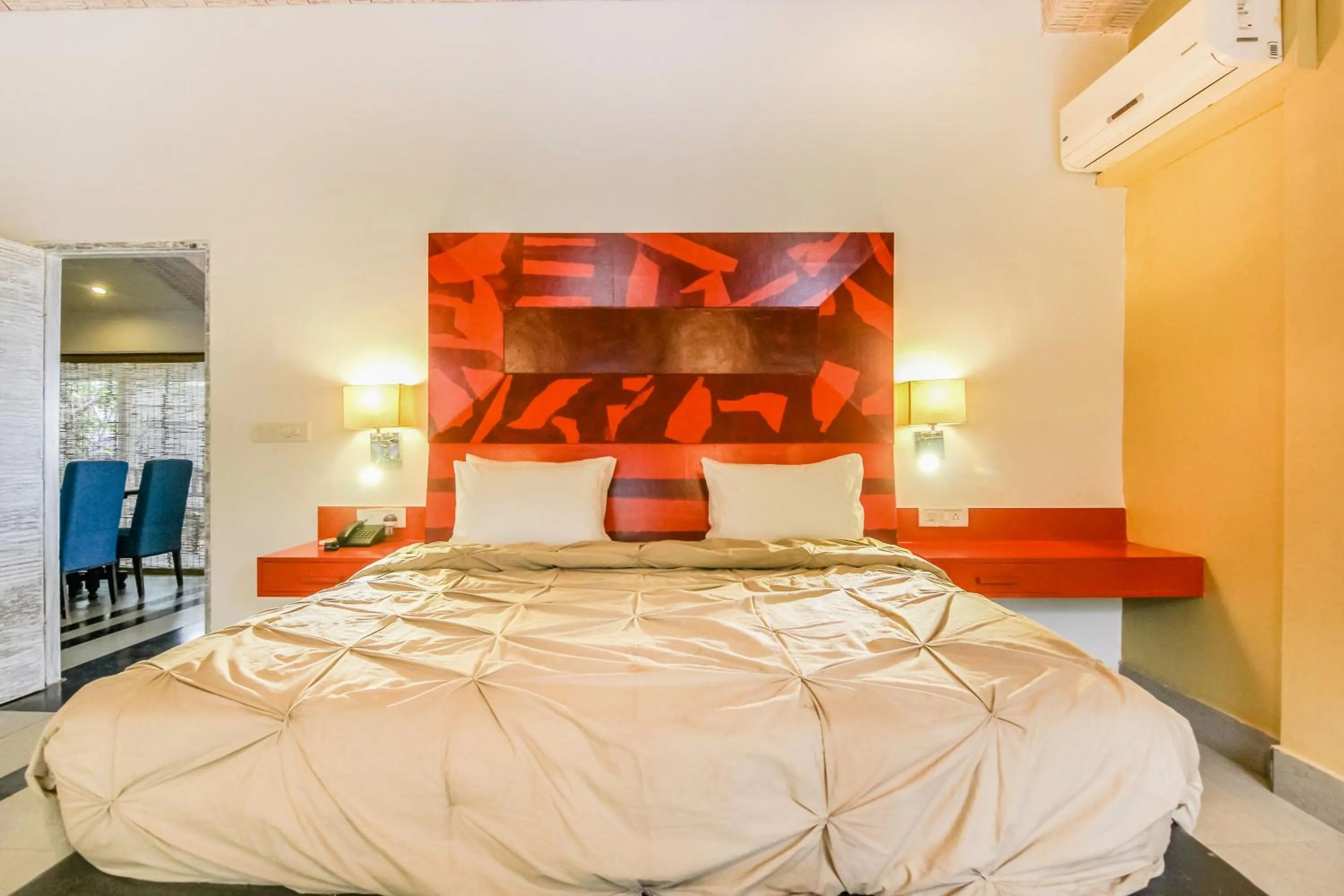 Photo of the whole room, Bed in Casa Vagator